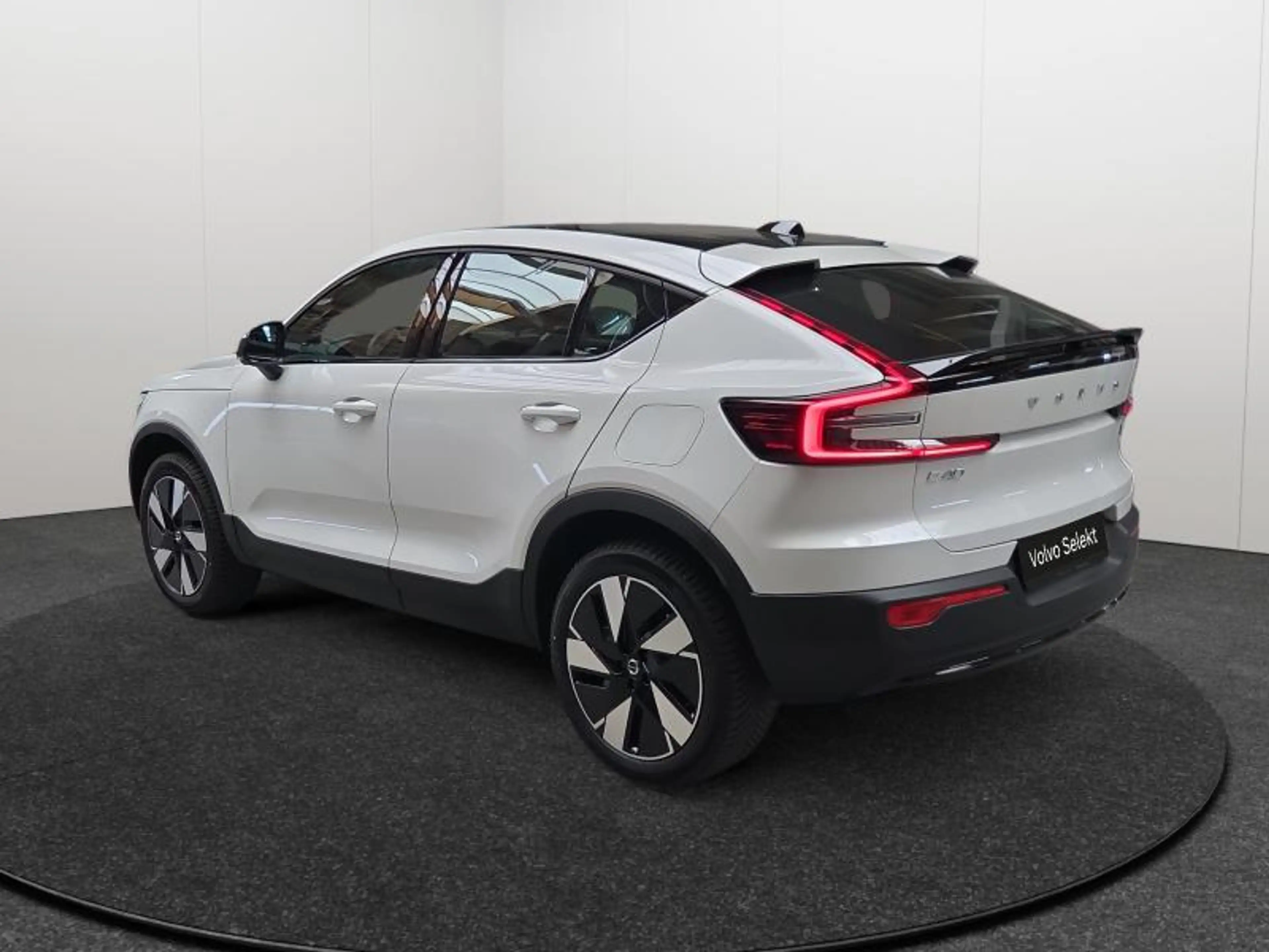Volvo C40 Core Single Motor Extended Range — photo 3