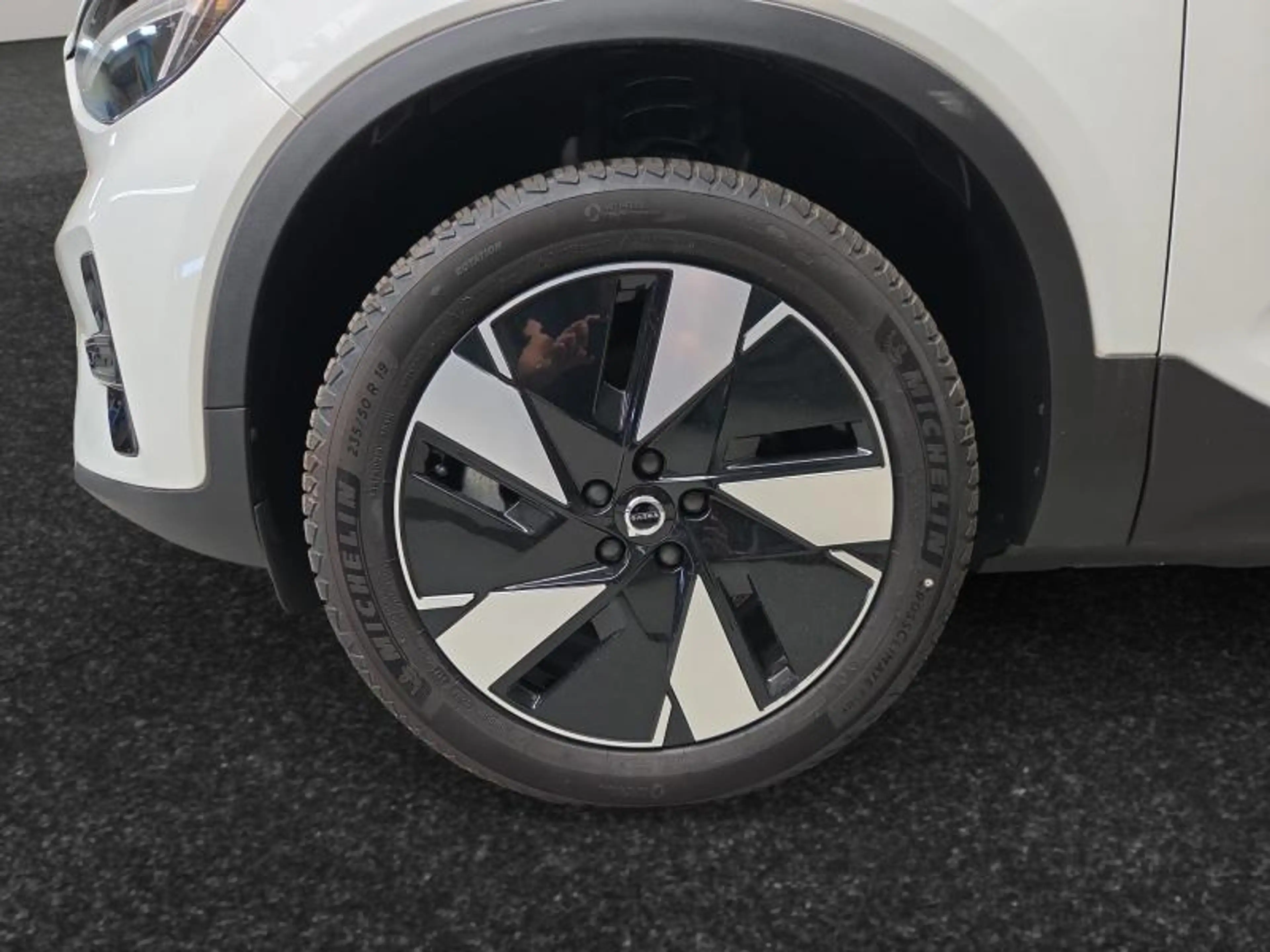 Volvo C40 Core Single Motor Extended Range — photo 14