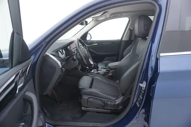 BMW X3 view 10