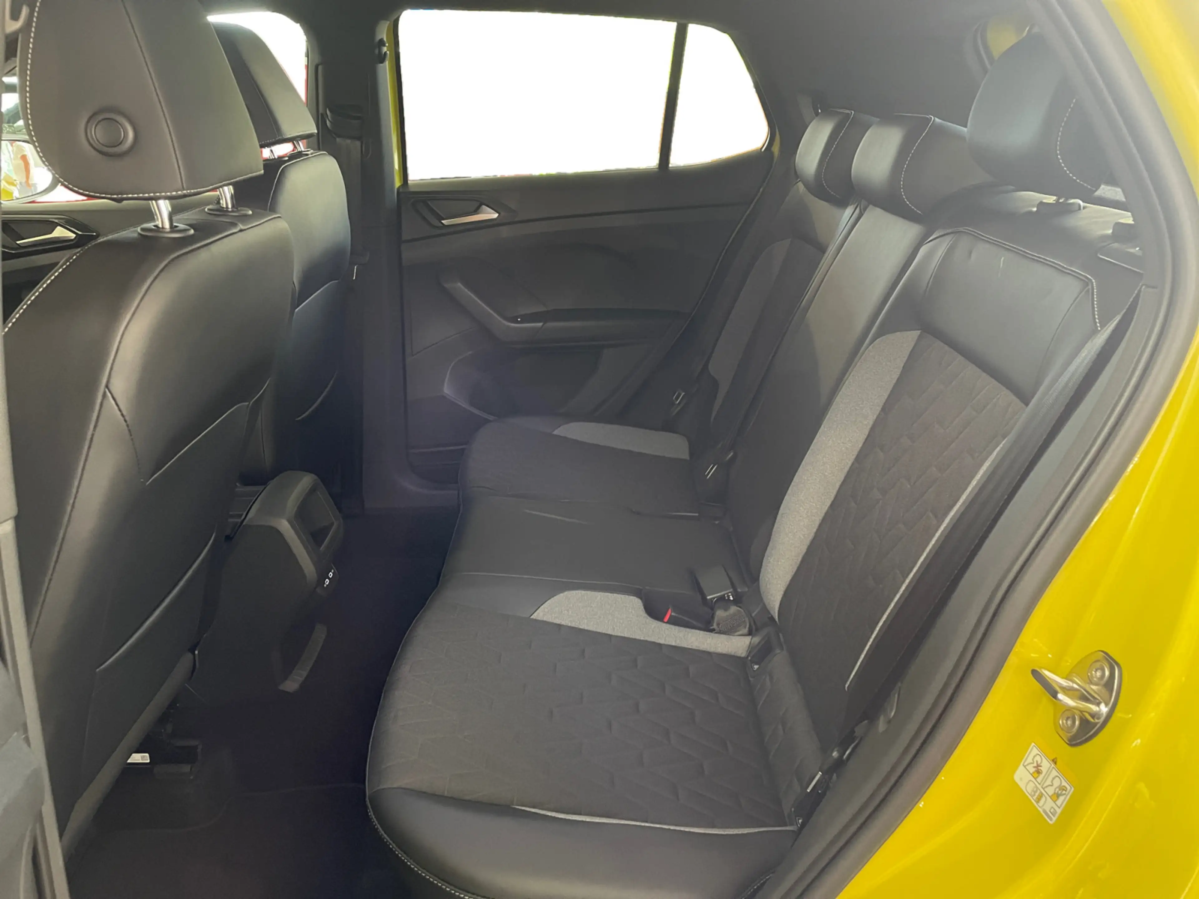Volkswagen T-Cross Life 1.0 l TSI 85 kW (116 PS) DSG — photo 11