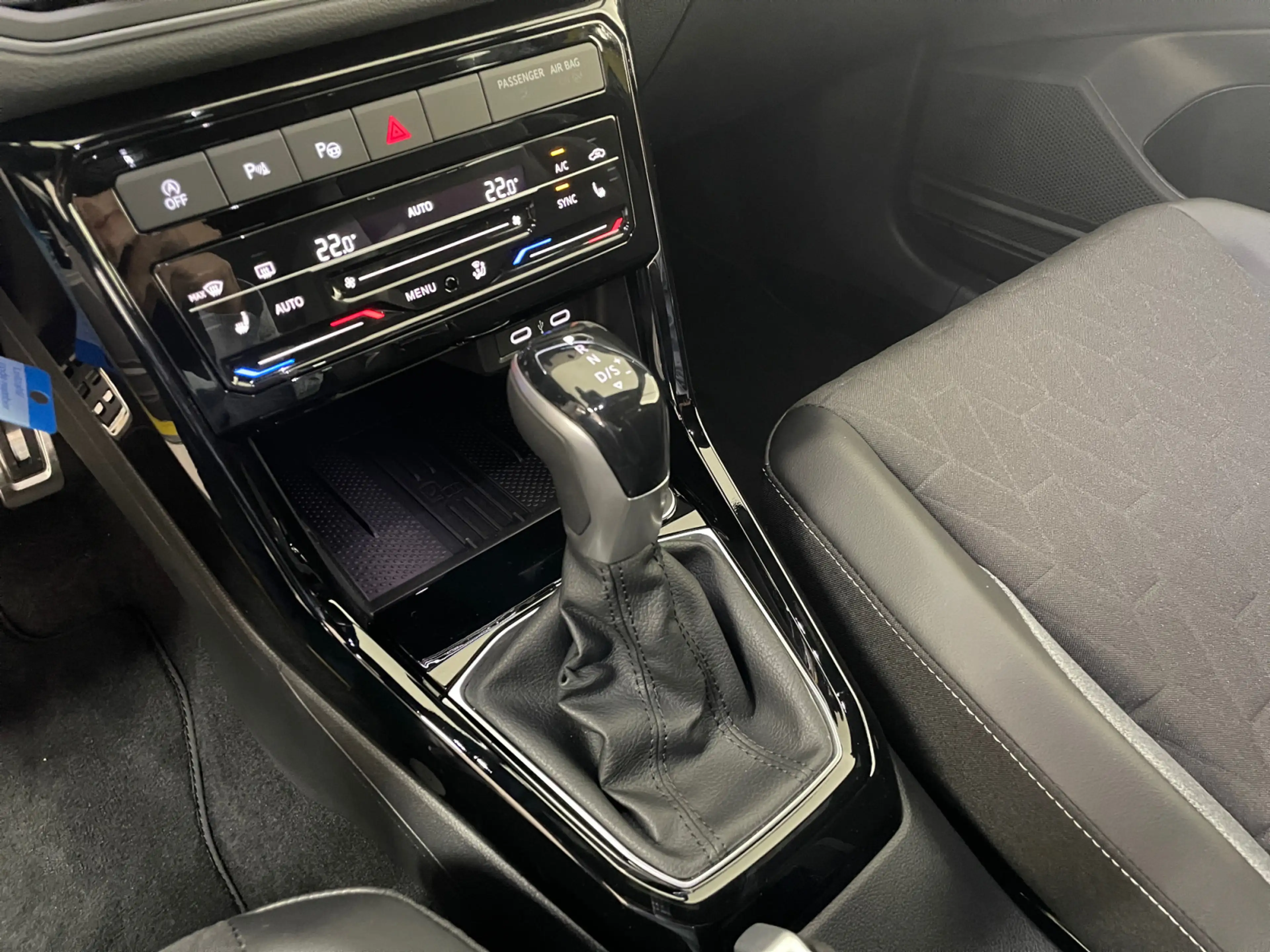Volkswagen T-Cross Life 1.0 l TSI 85 kW (116 PS) DSG — photo 8