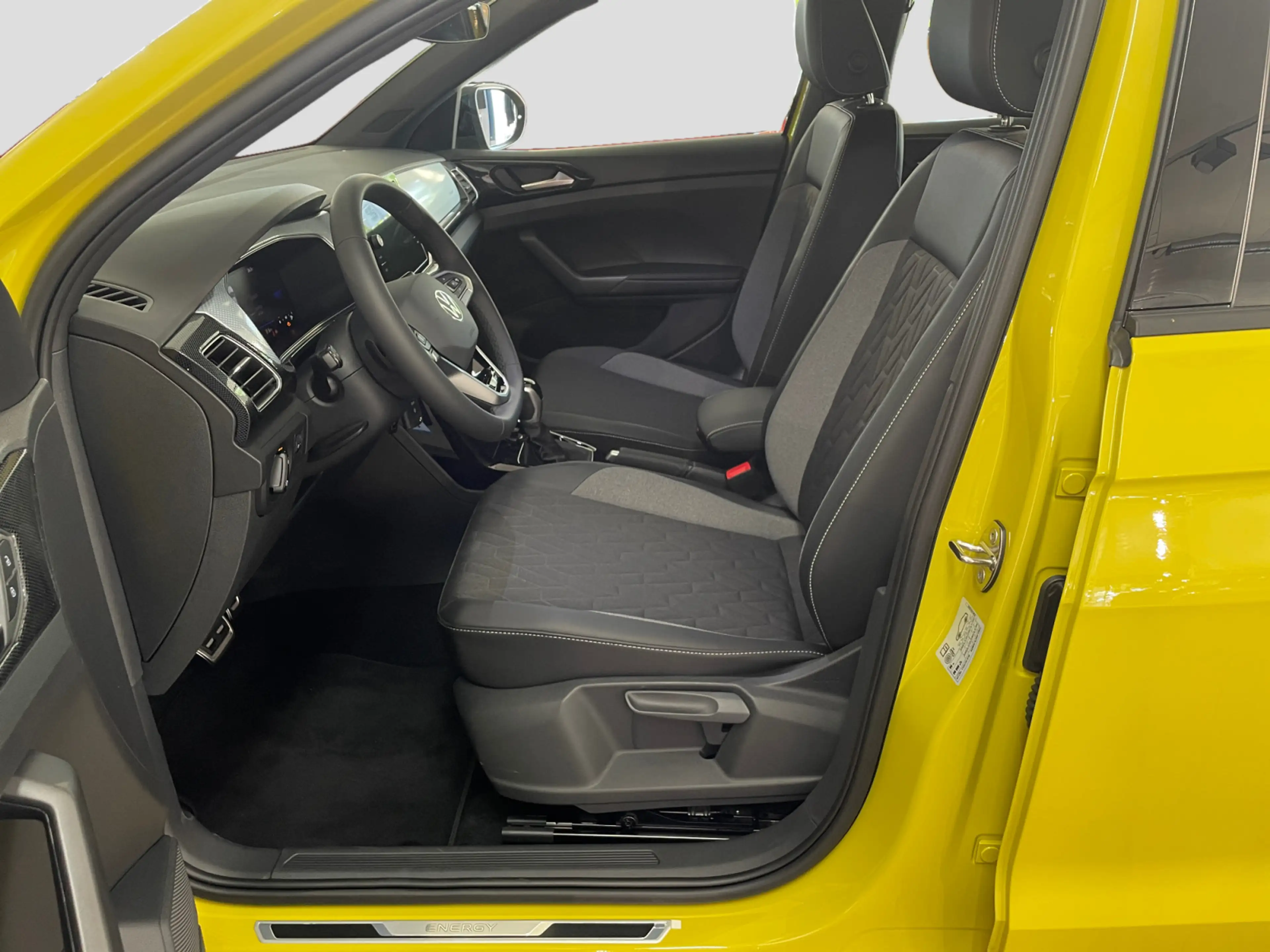 Volkswagen T-Cross Life 1.0 l TSI 85 kW (116 PS) DSG — photo 13