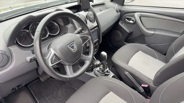 Dacia Duster view 8