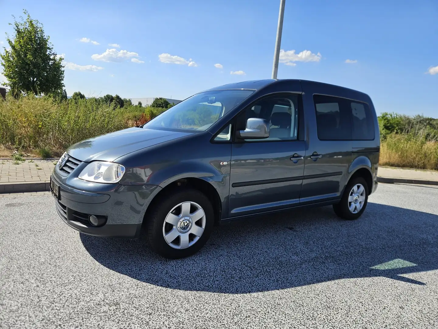 Volkswagen Caddy Life Team Caddy 1.Hand* Klima* TÜV* Grijs - 1