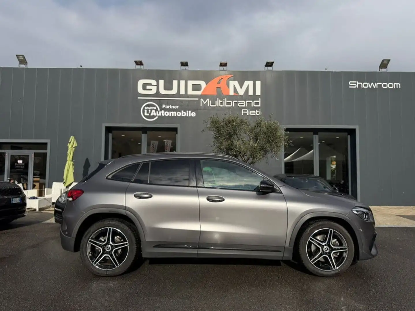 Mercedes-Benz GLA 200 GLA 200d Premium auto Grigio - 1