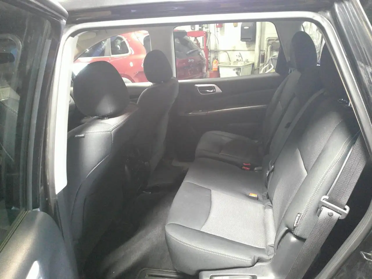 Nissan Pathfinder снимка Nissan Pathfinder