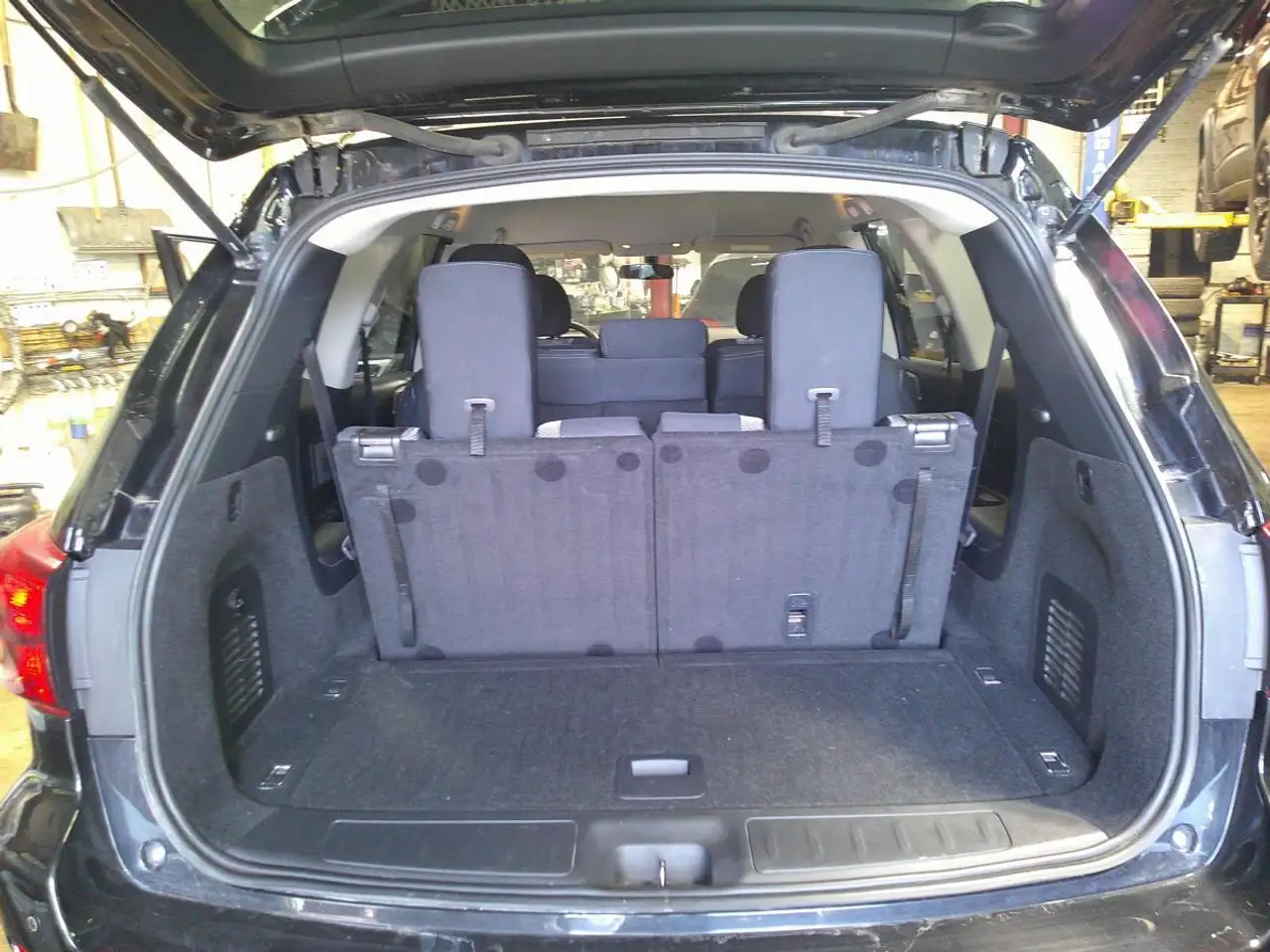 Nissan Pathfinder снимка Nissan Pathfinder
