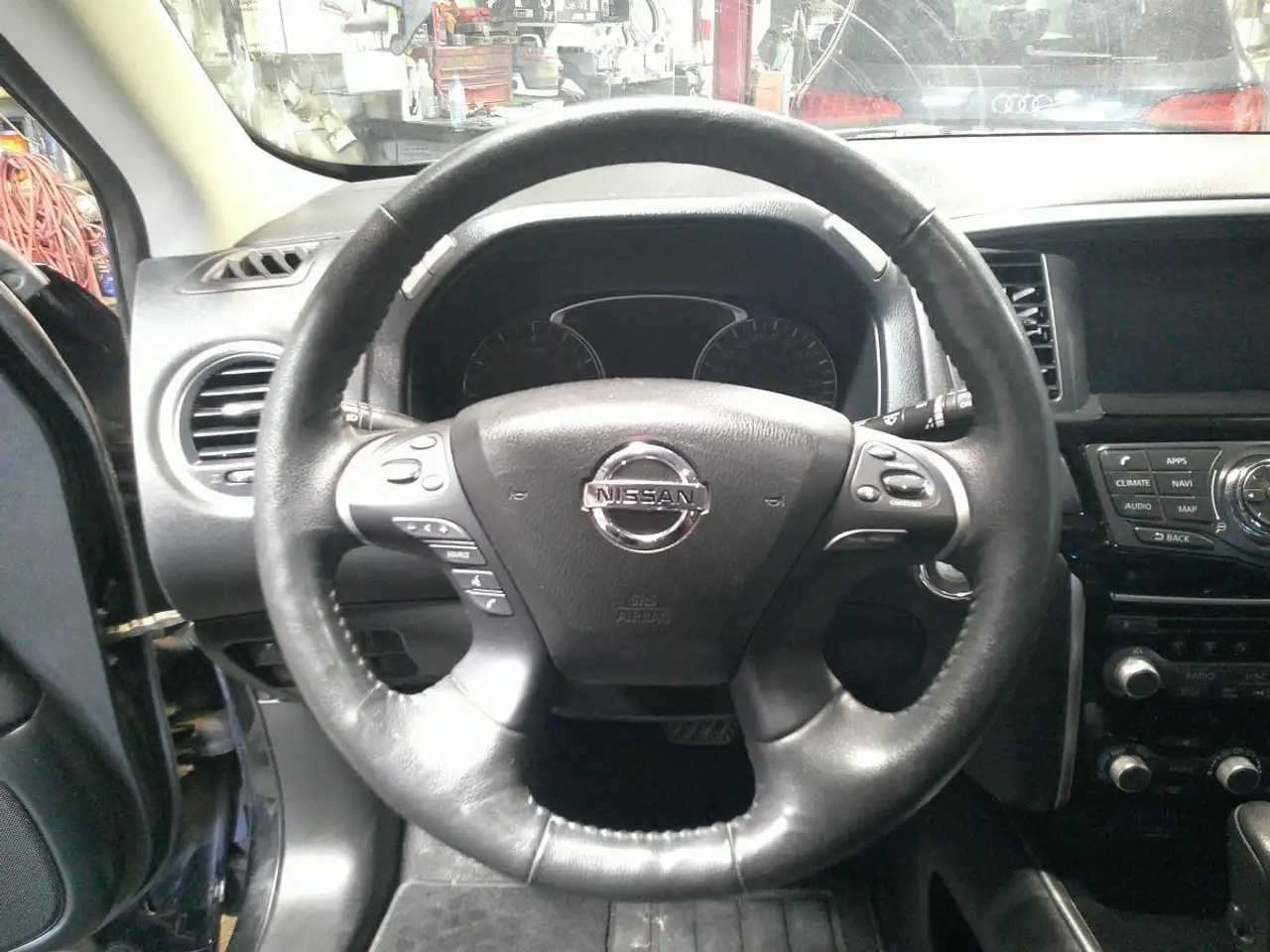 Nissan Pathfinder снимка Nissan Pathfinder