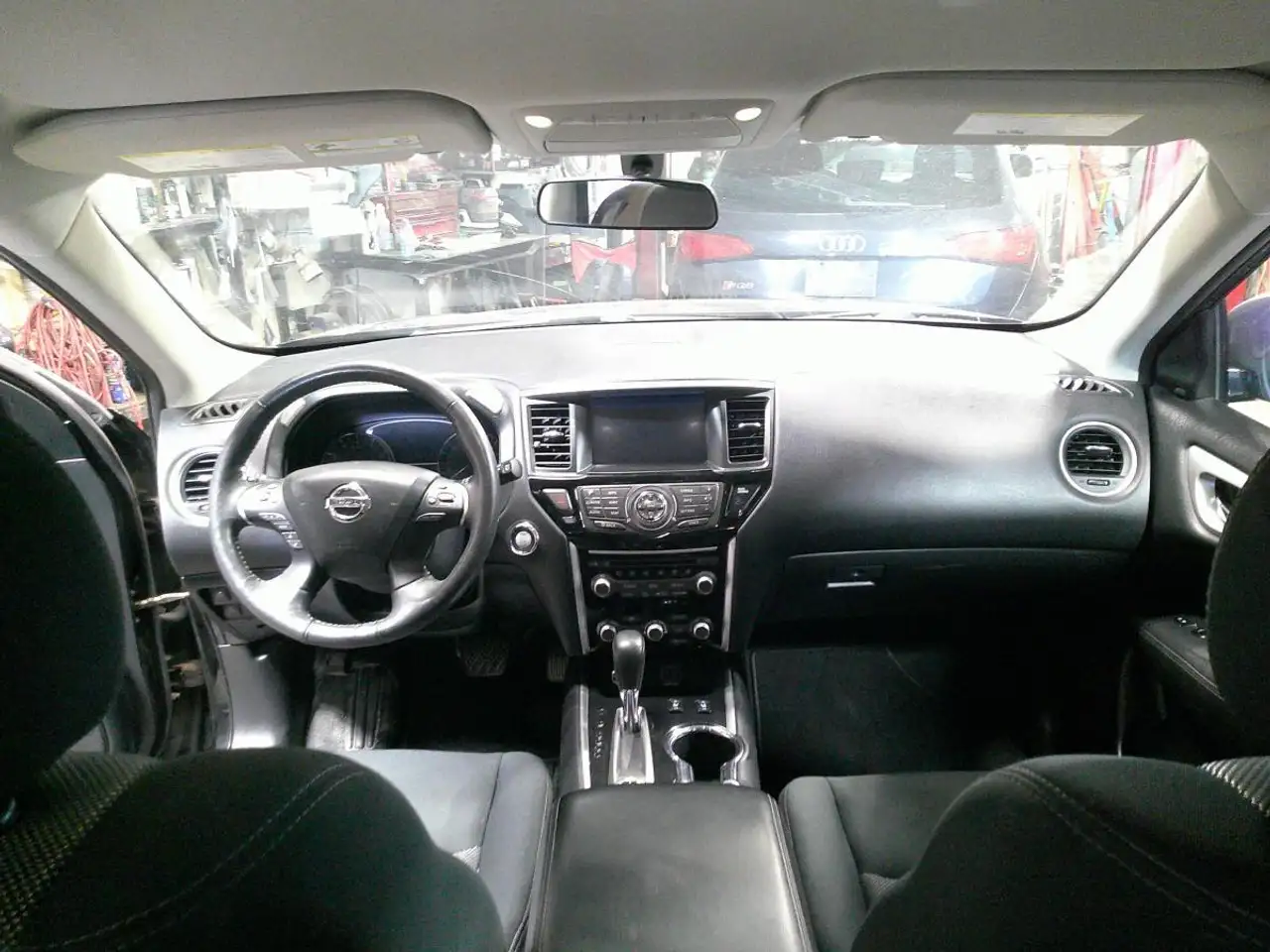 Nissan Pathfinder снимка Nissan Pathfinder