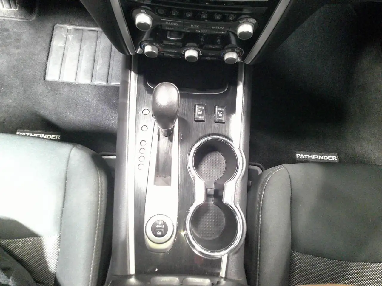 Nissan Pathfinder снимка Nissan Pathfinder