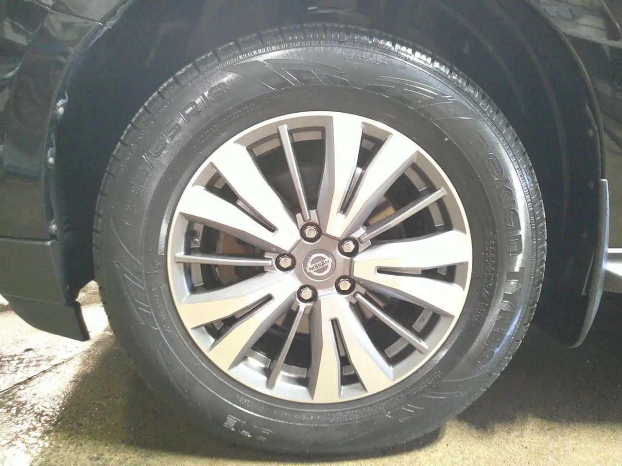 Nissan Pathfinder снимка Nissan Pathfinder
