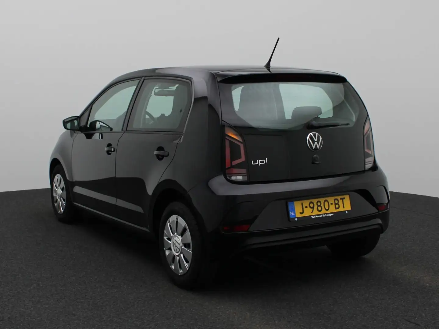 Volkswagen up! 1.0 BMT move up! 60 PK | Airco | Bluetooth | DAB+ Zwart - 2