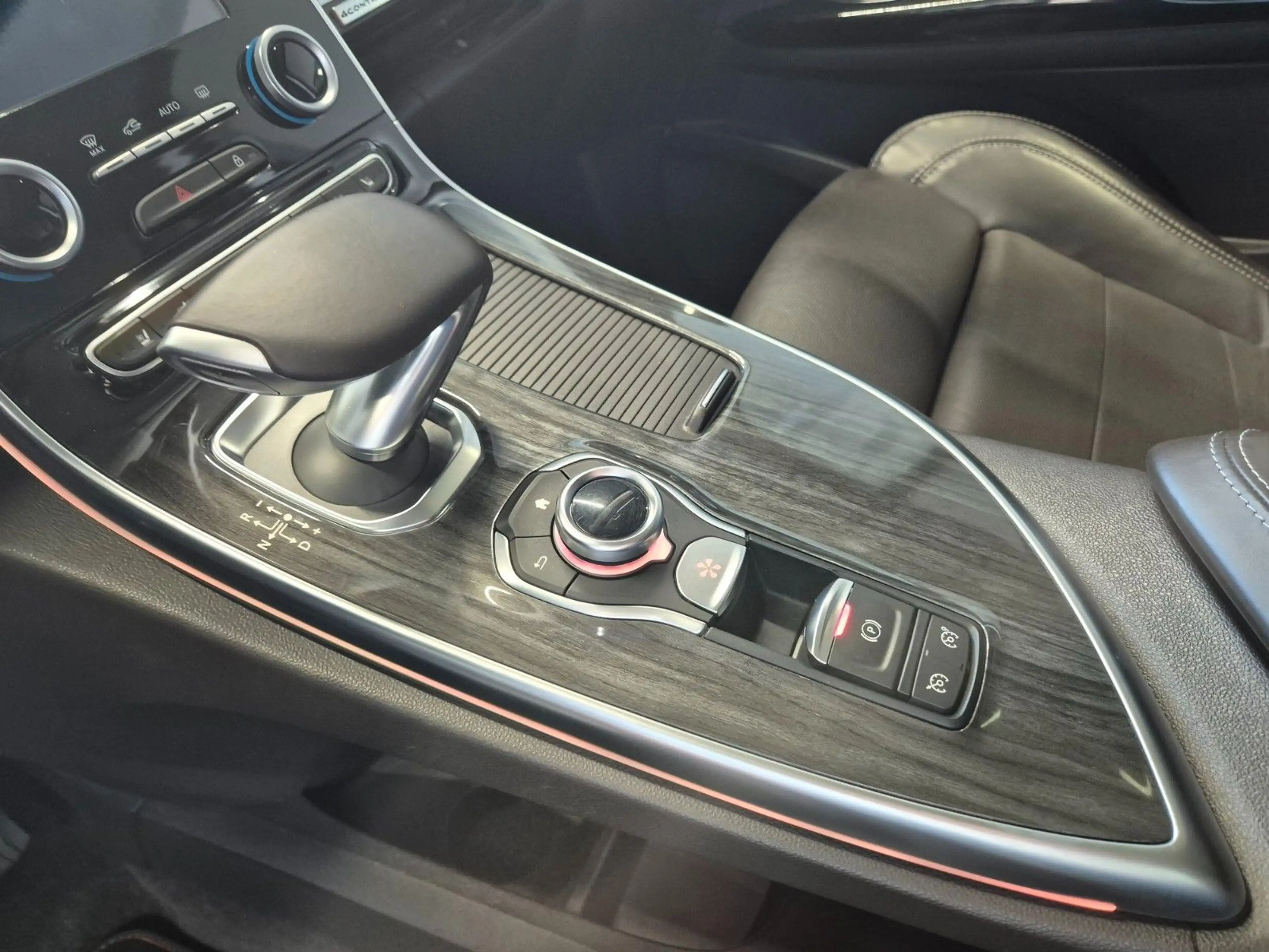 Renault Espace ESPACE V INITIALE PARIS LEDER PANO AHK 7-SITZER — photo 23
