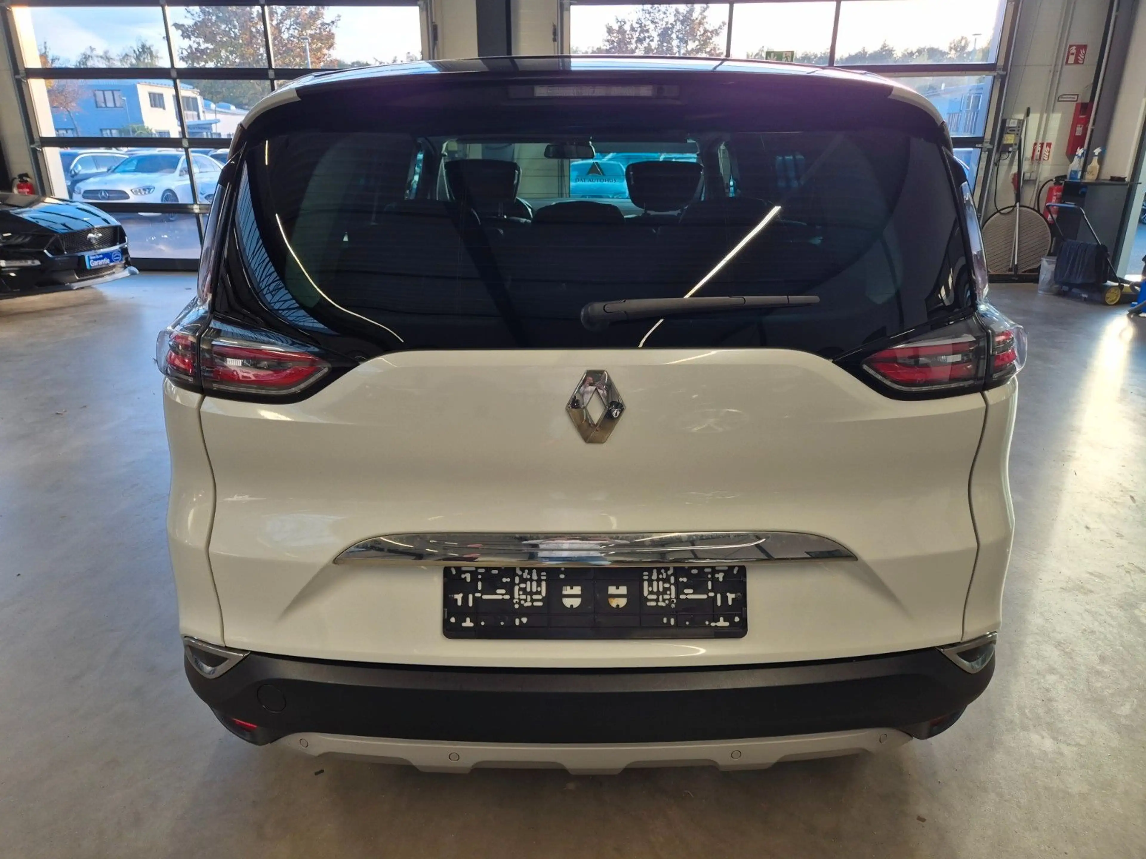Renault Espace ESPACE V INITIALE PARIS LEDER PANO AHK 7-SITZER — photo 6