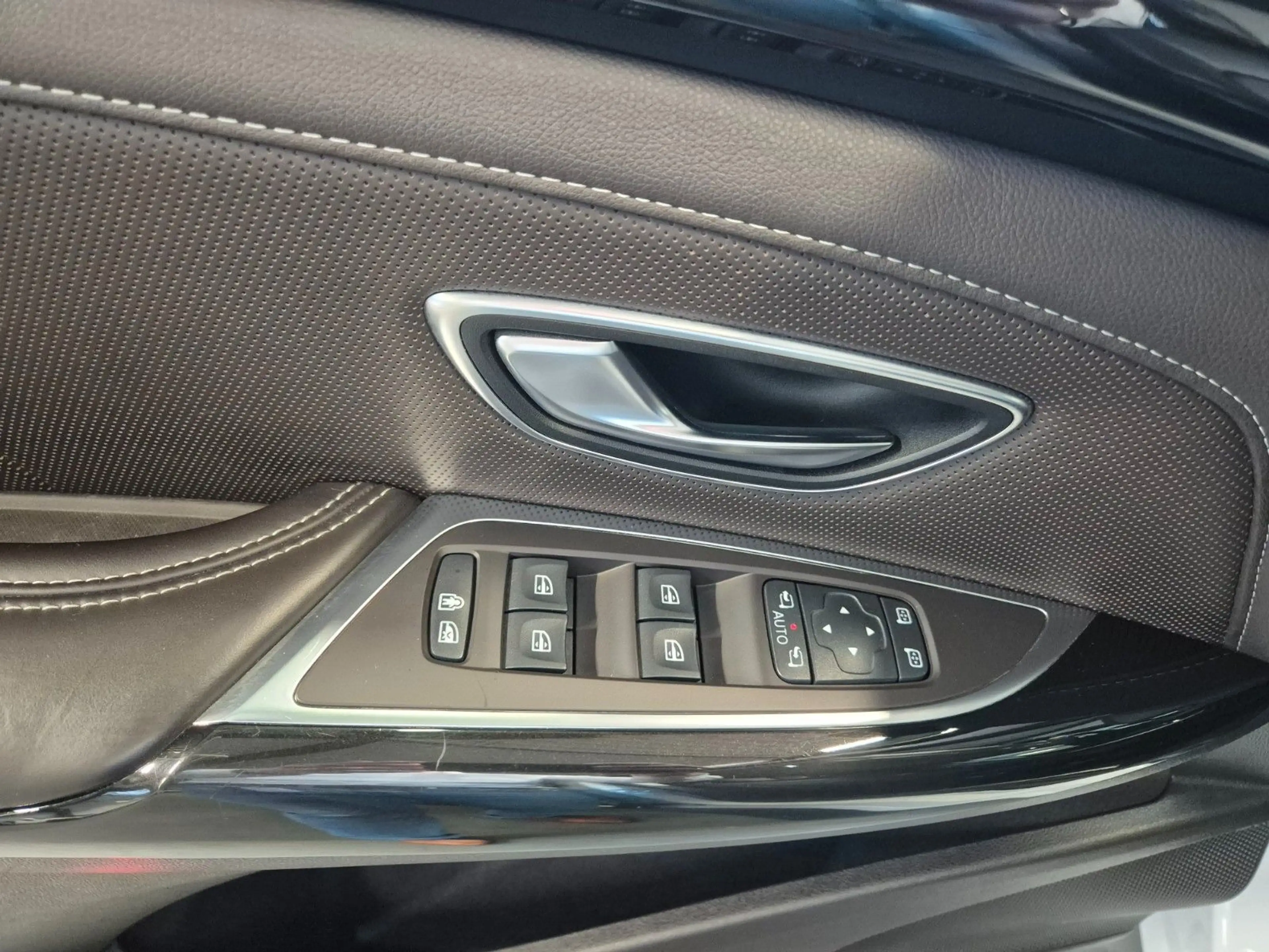 Renault Espace ESPACE V INITIALE PARIS LEDER PANO AHK 7-SITZER — photo 20