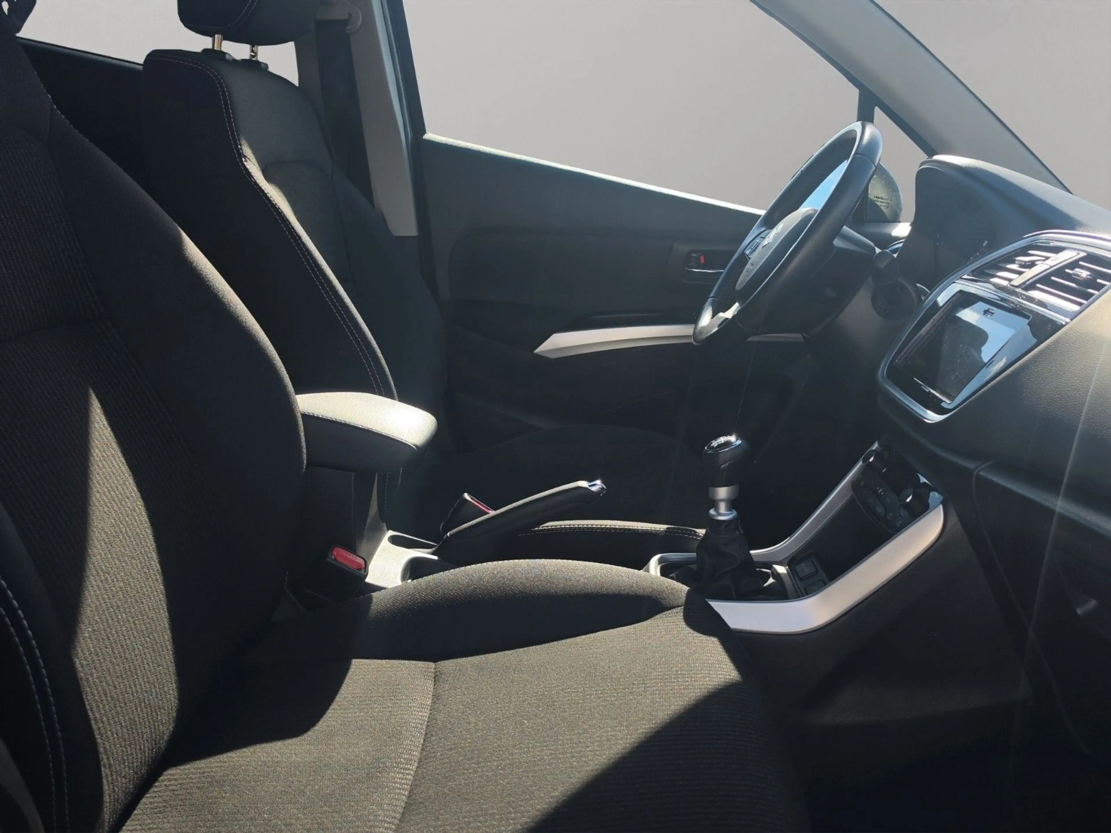 Suzuki SX4 S-Cross Comfort — photo 14
