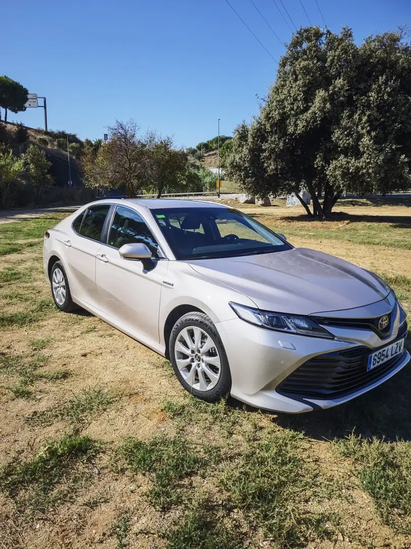 Toyota Camry Híbrido Business Aut. - 1