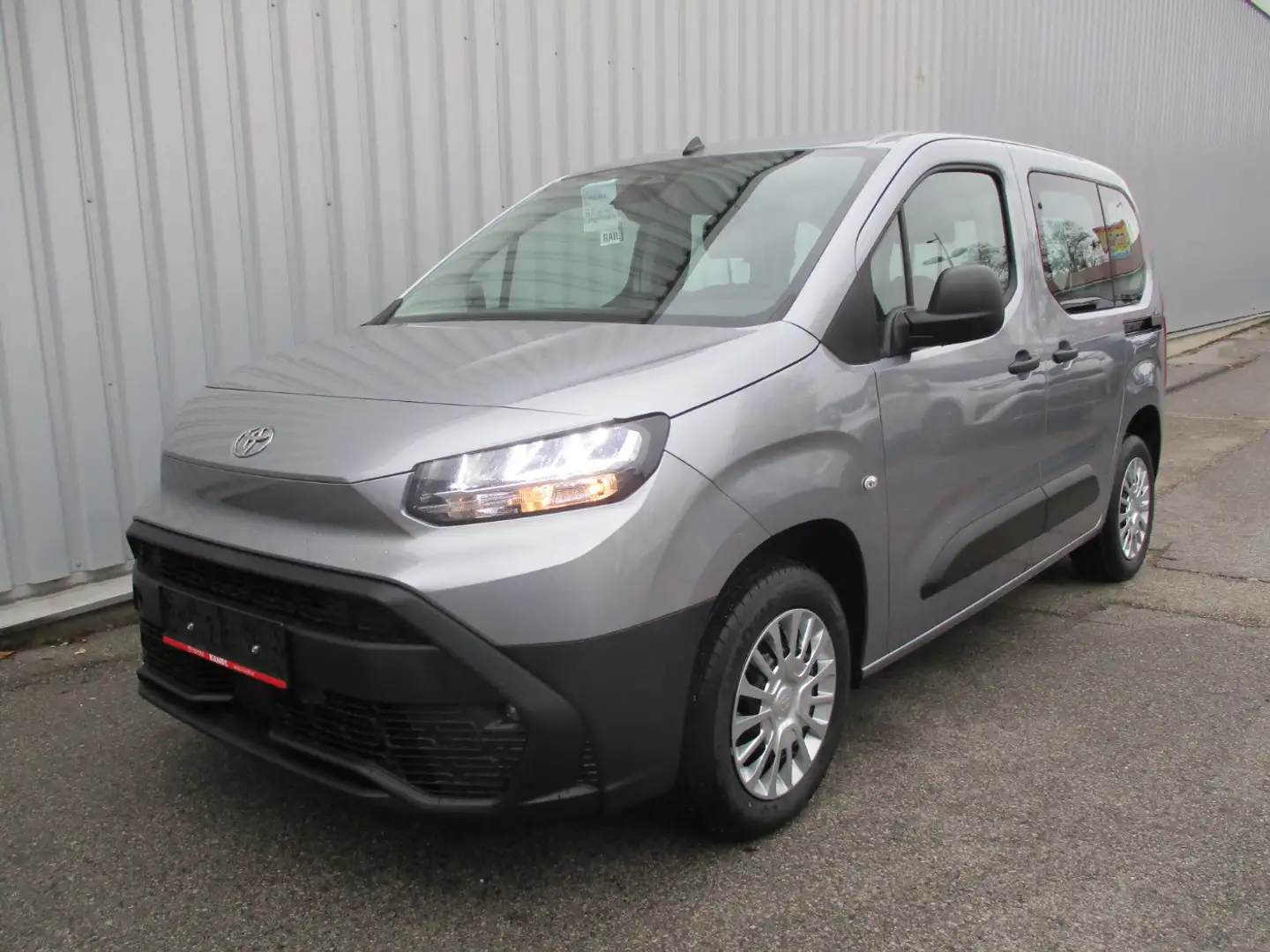 Toyota Proace City Verso L1 1.5 D4D 102 Shuttle Silber - 2