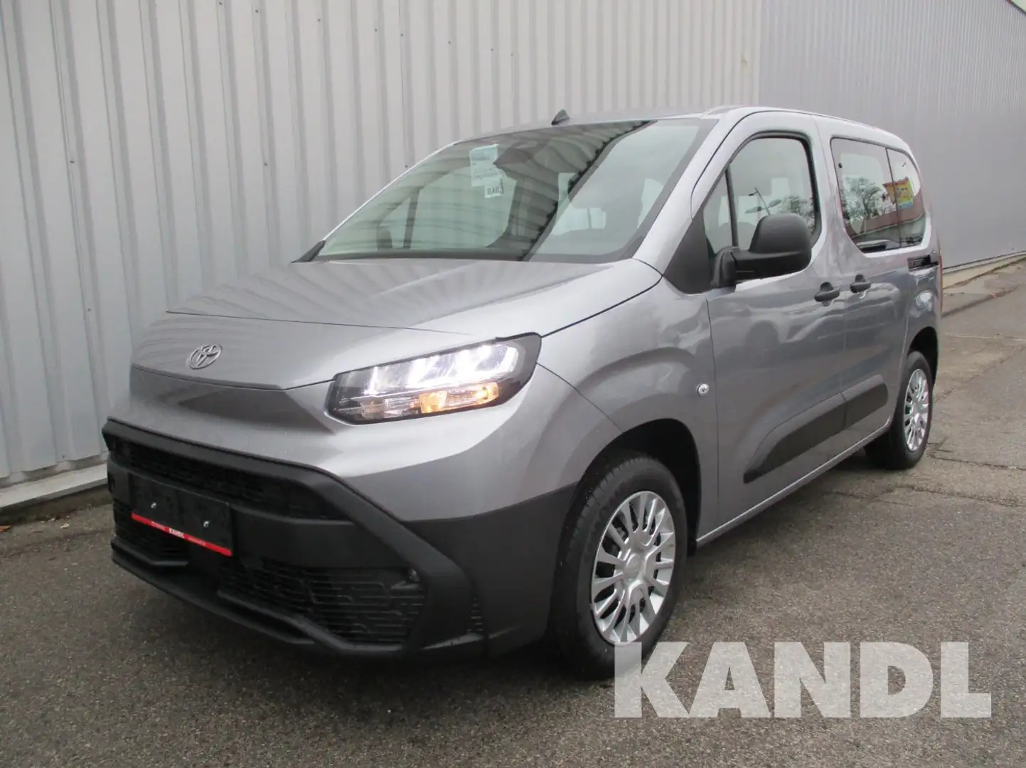 Toyota Proace City Verso L1 1.5 D4D 102 Shuttle Silber - 1