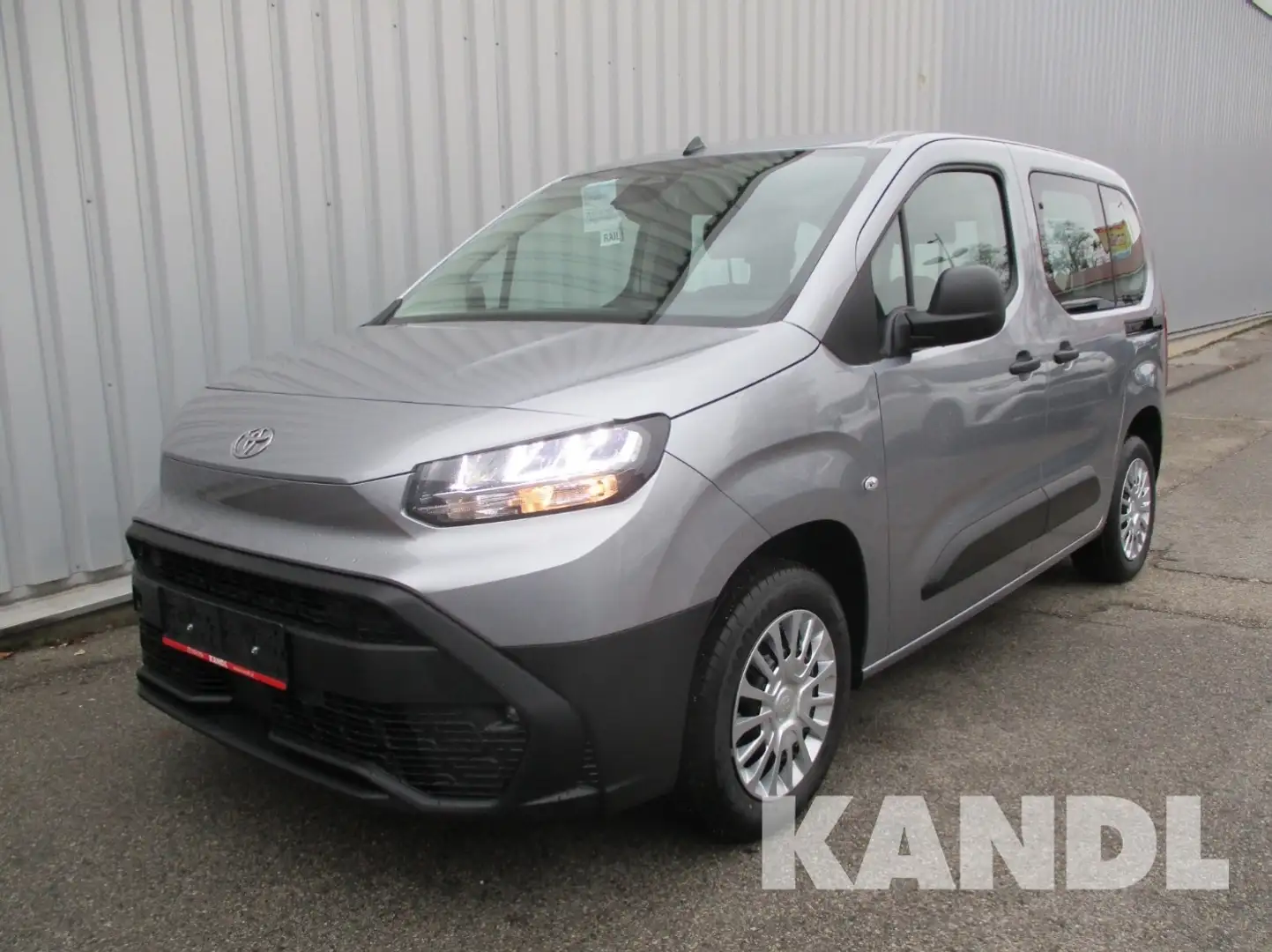 Toyota Proace City Verso L1 1.5 D4D 102 Shuttle Silber - 1