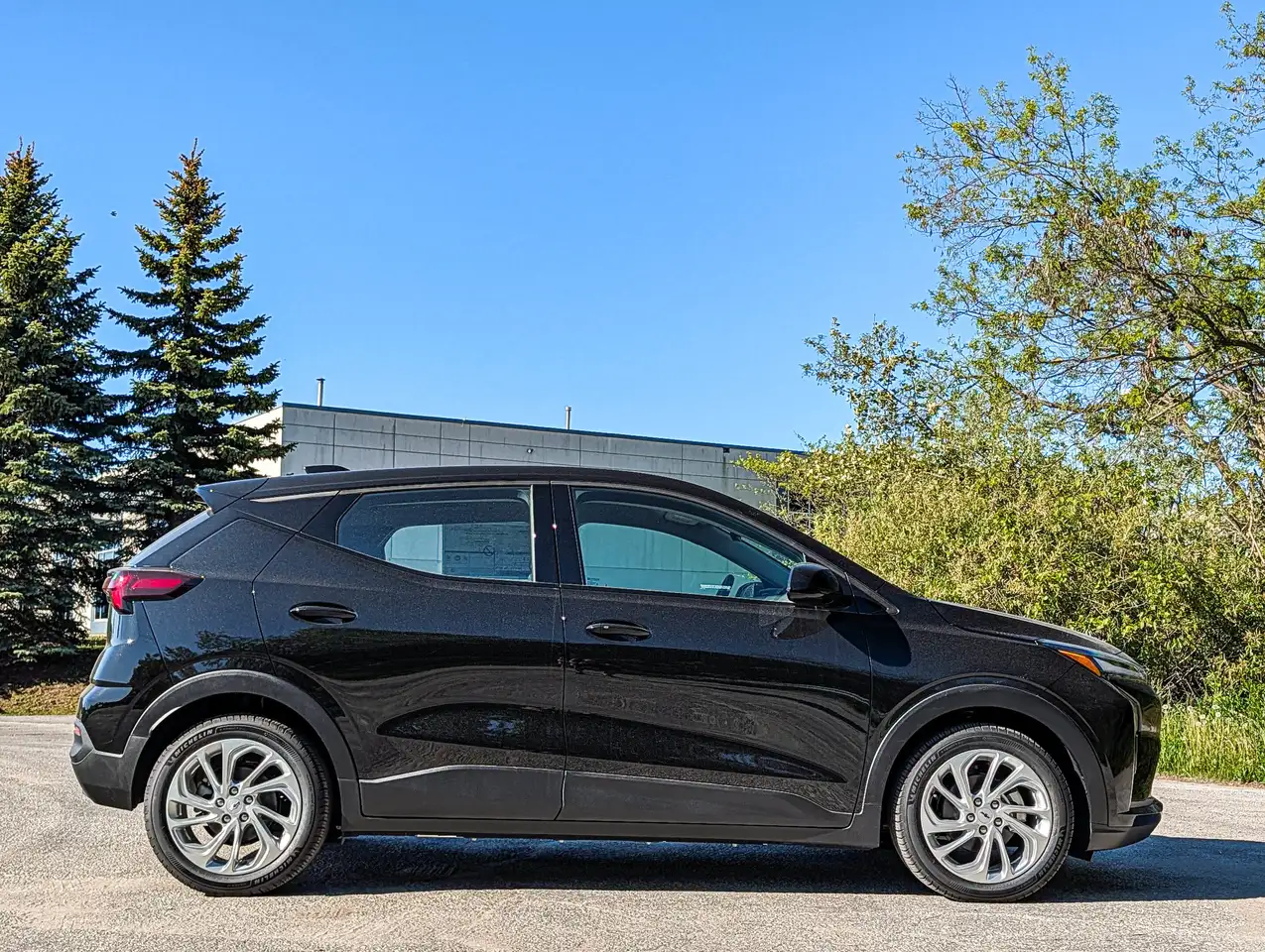 Chevrolet Bolt photo Chevrolet Bolt