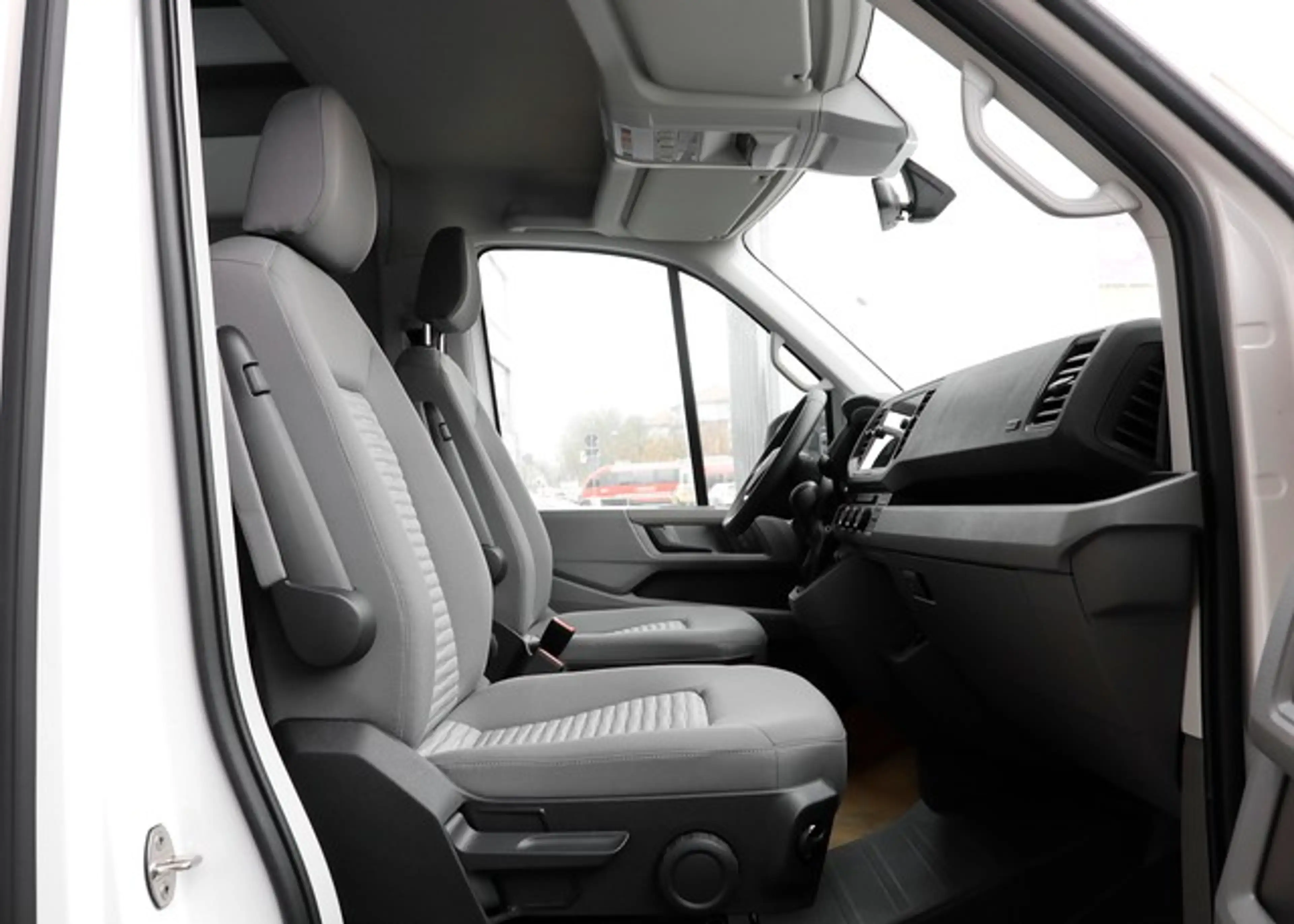 Volkswagen Grand California 680 DSG NAVI-KLIMA-KAMERA-LED-ACC — photo 3