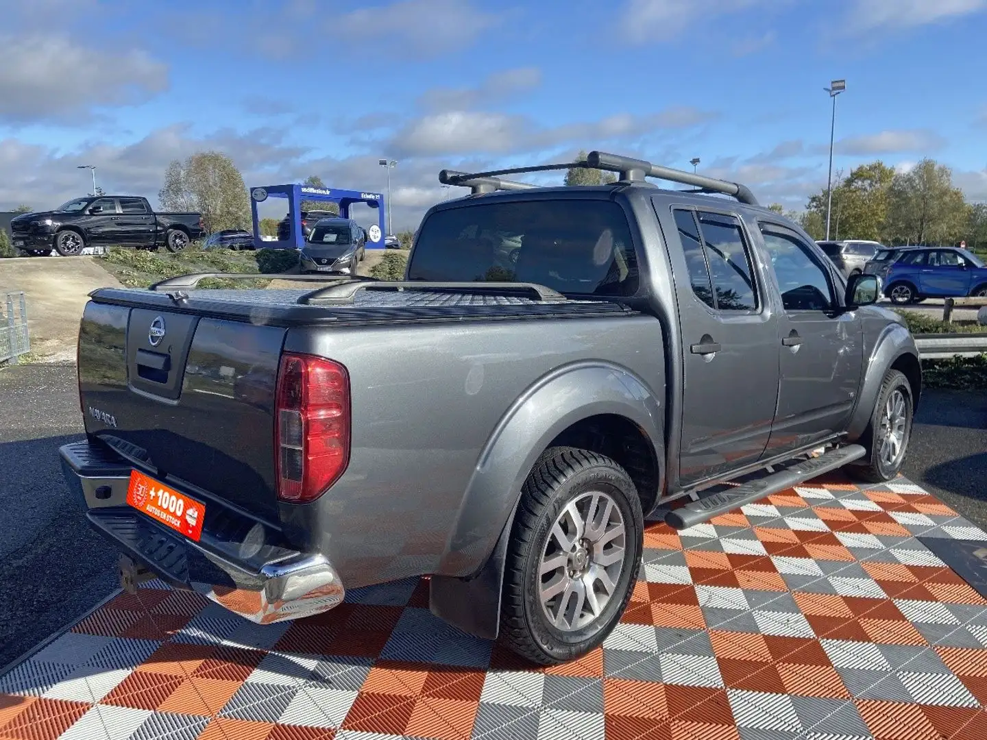 Nissan Navara 3.0 V6 DCI 231 BVA PACK PREMIUM Grau - 2