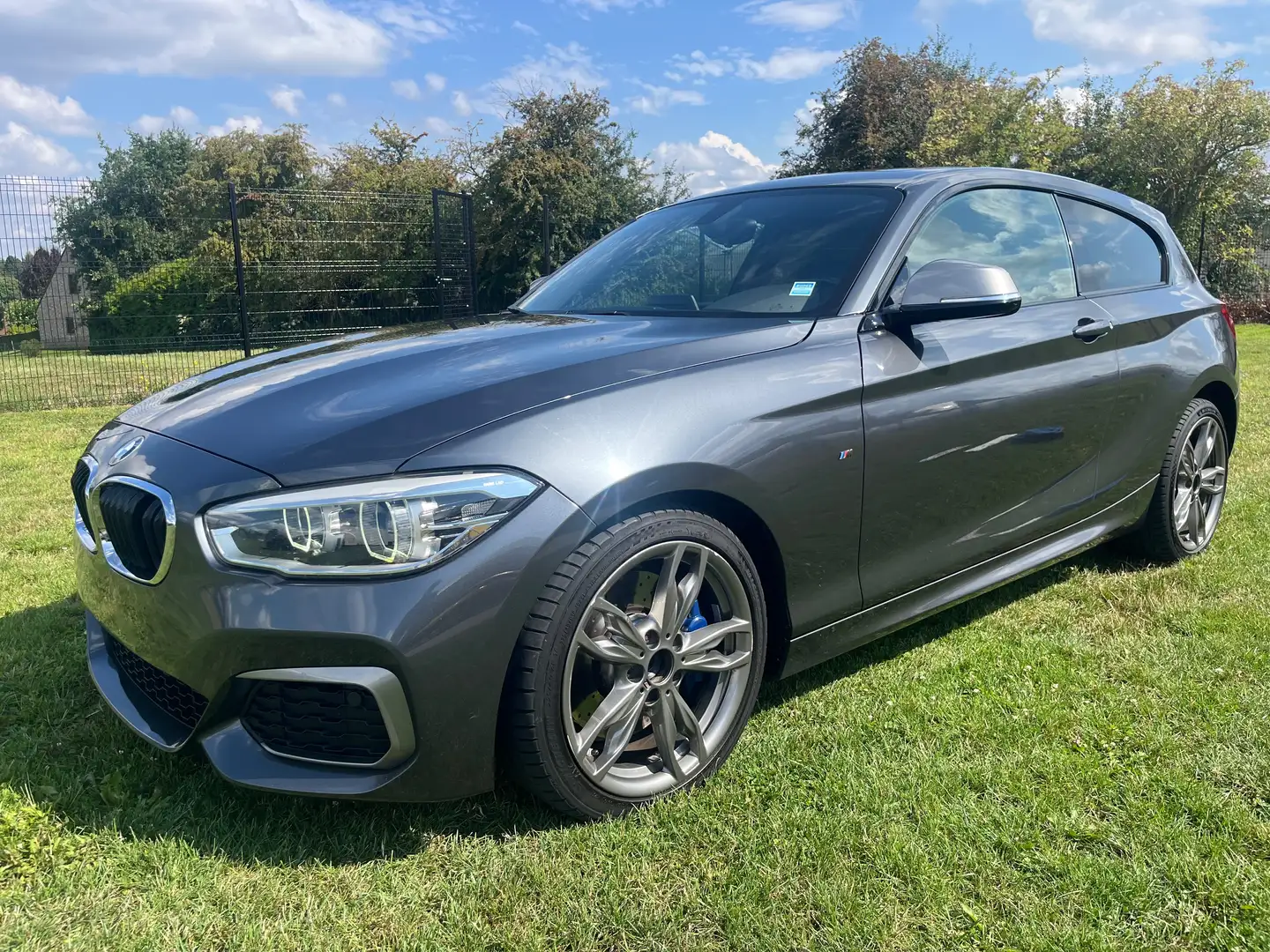 BMW 135 M135iXAS siva - 1