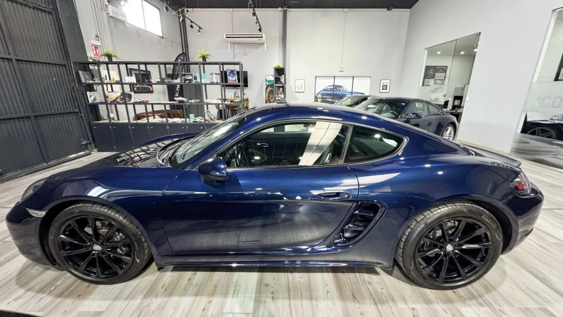 Porsche 718 Cayman Azul - 2