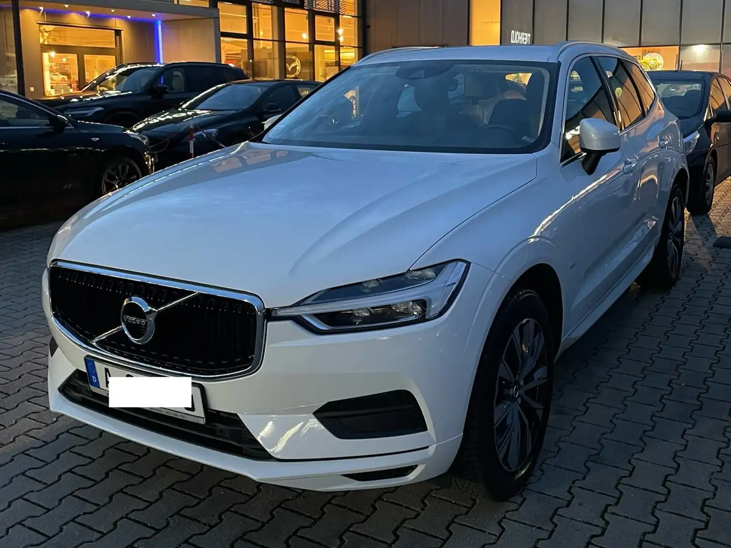Volvo XC60 XC60 T4 Geartronic Momentum Pro Biały - 1