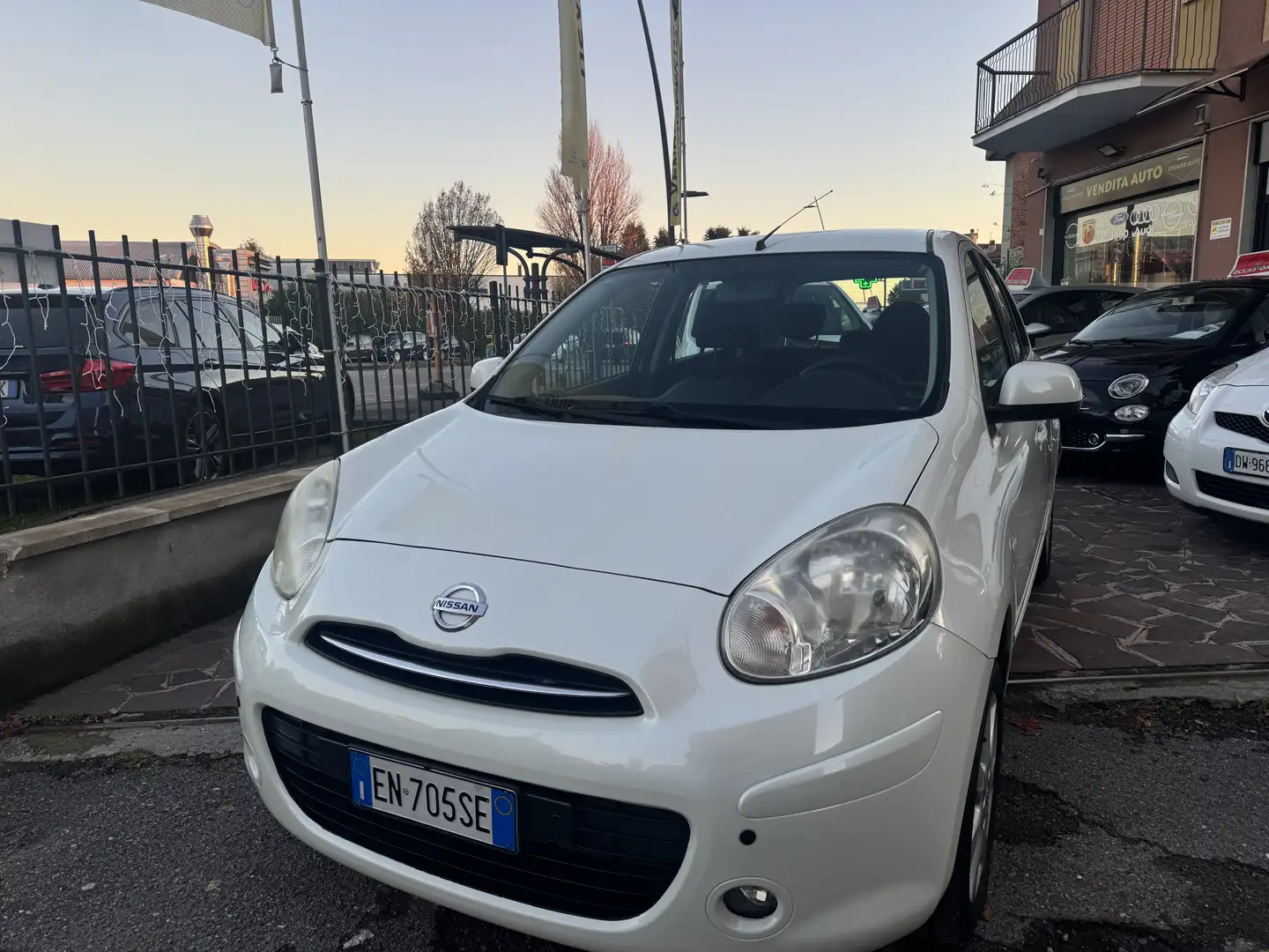 Nissan Micra 5p 1.2 Tekna 80 neo patentati unico proprietario Blanc - 2