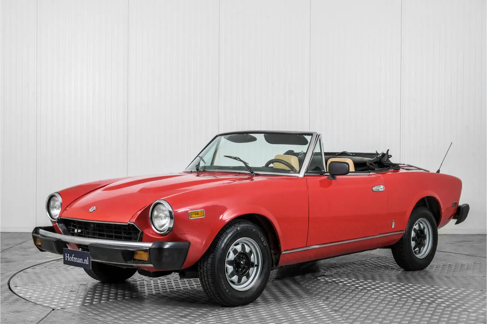 Fiat Spider . Rouge - 1