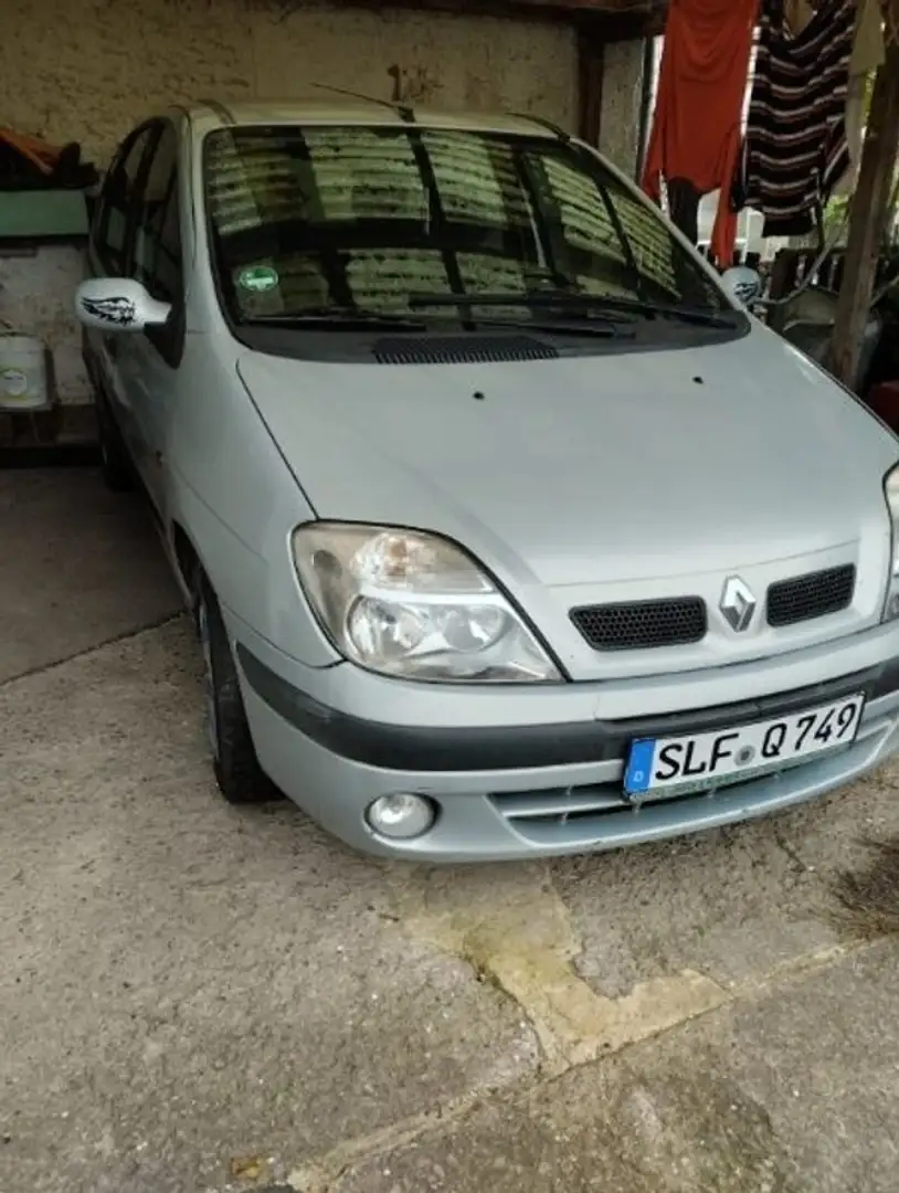 Renault Megane srebrna - 2