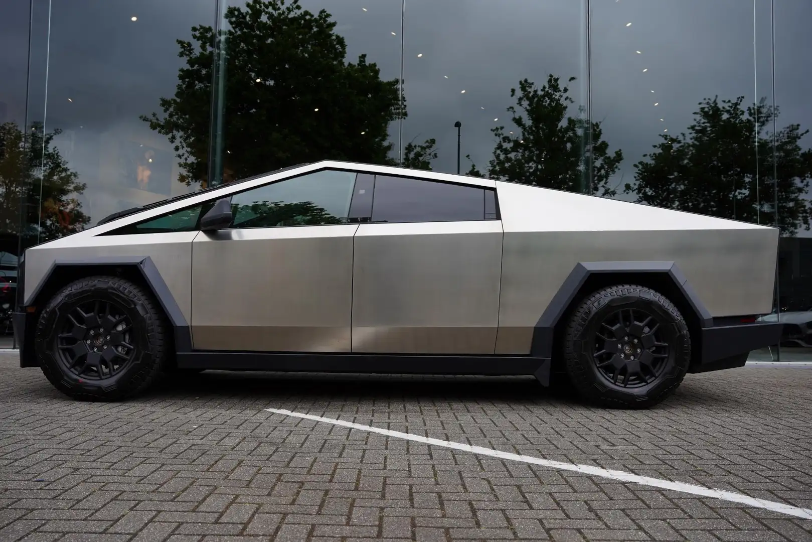 Tesla Cybertruck AWD 100 kWh Foundation Series Grigio - 2