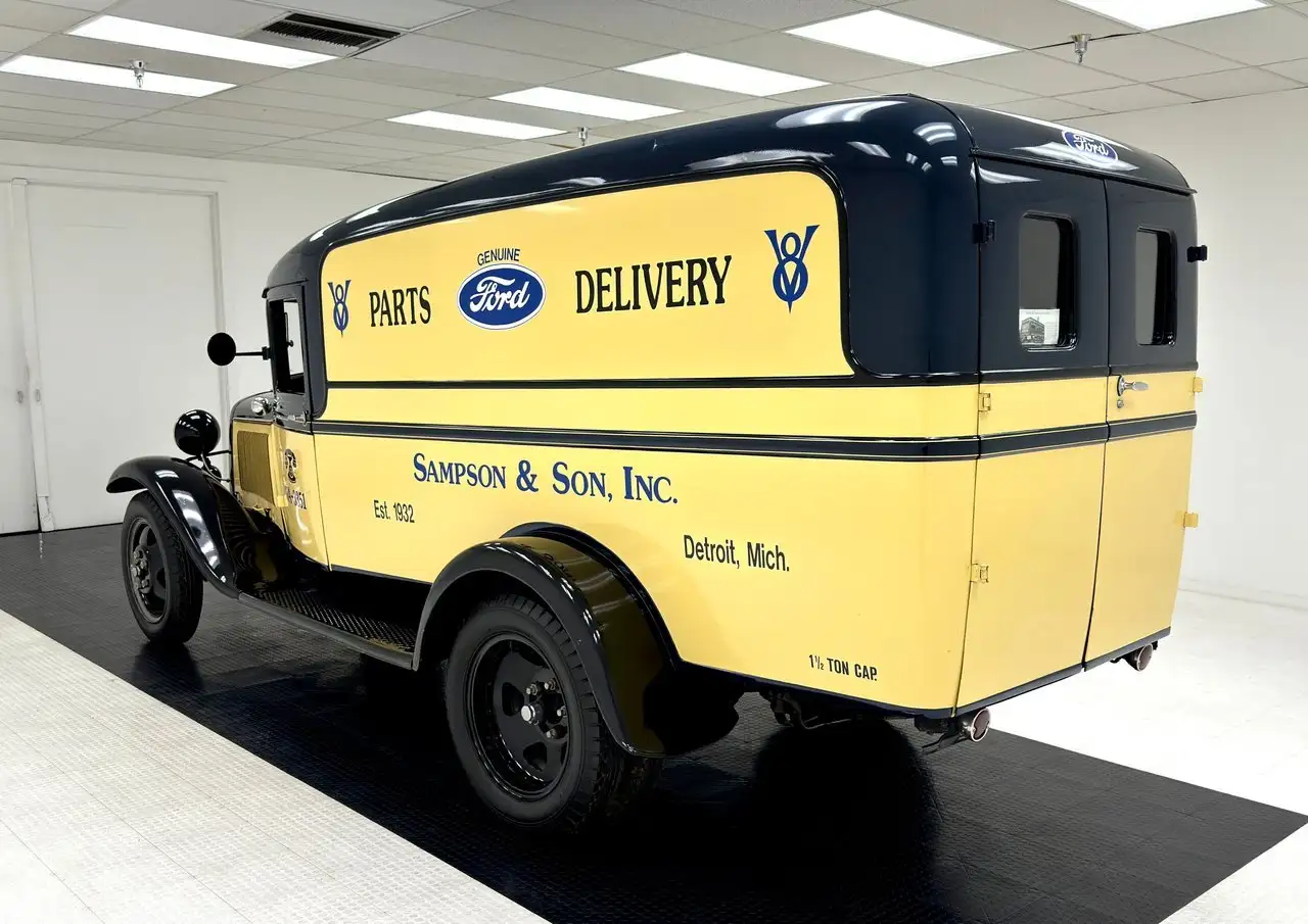 Ford BB 1 1/2 Ton Panel Delivery, foto 3