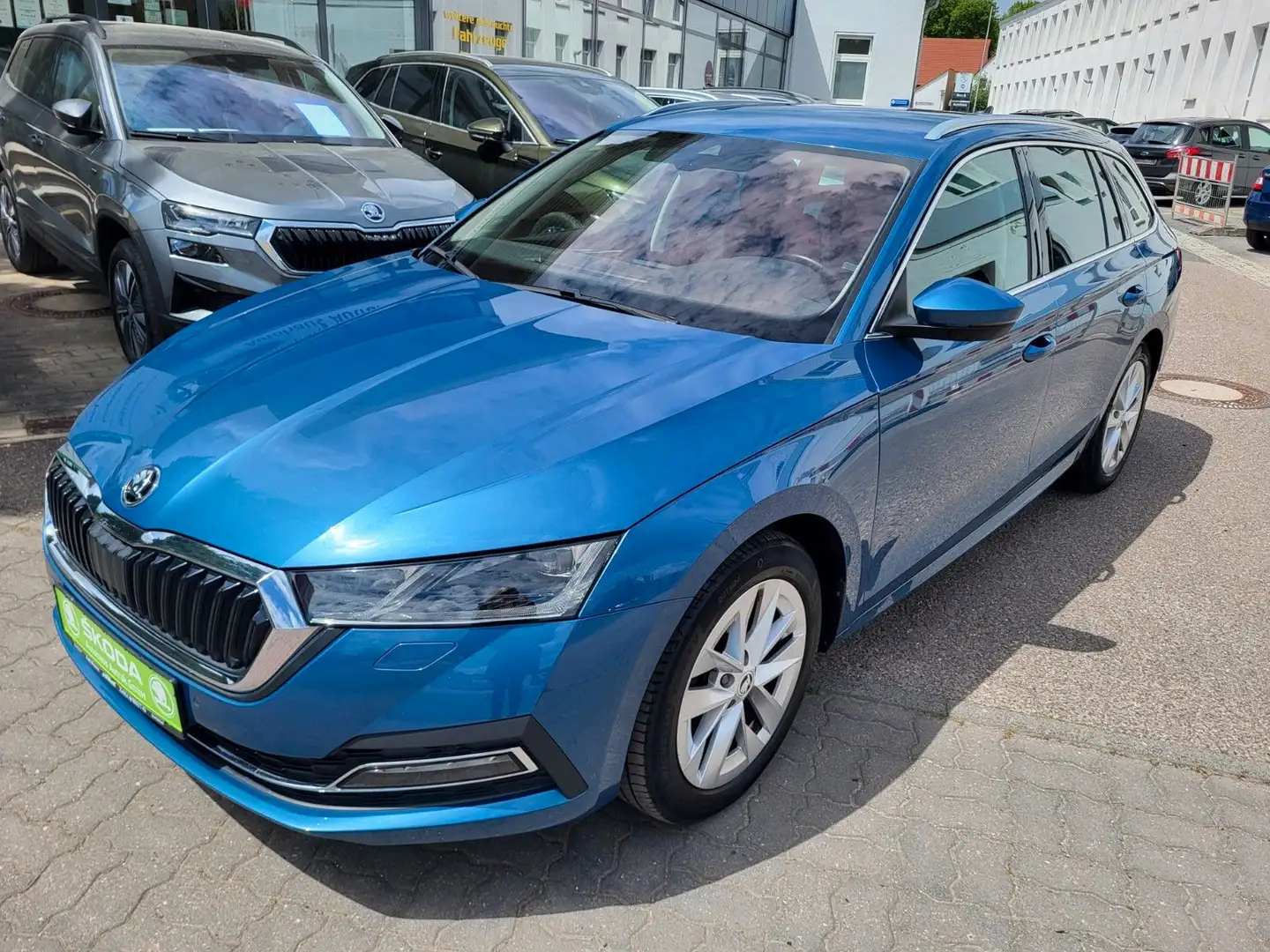 Skoda Octavia Combi IV Style First Edition 1.5 TSI Blau - 1