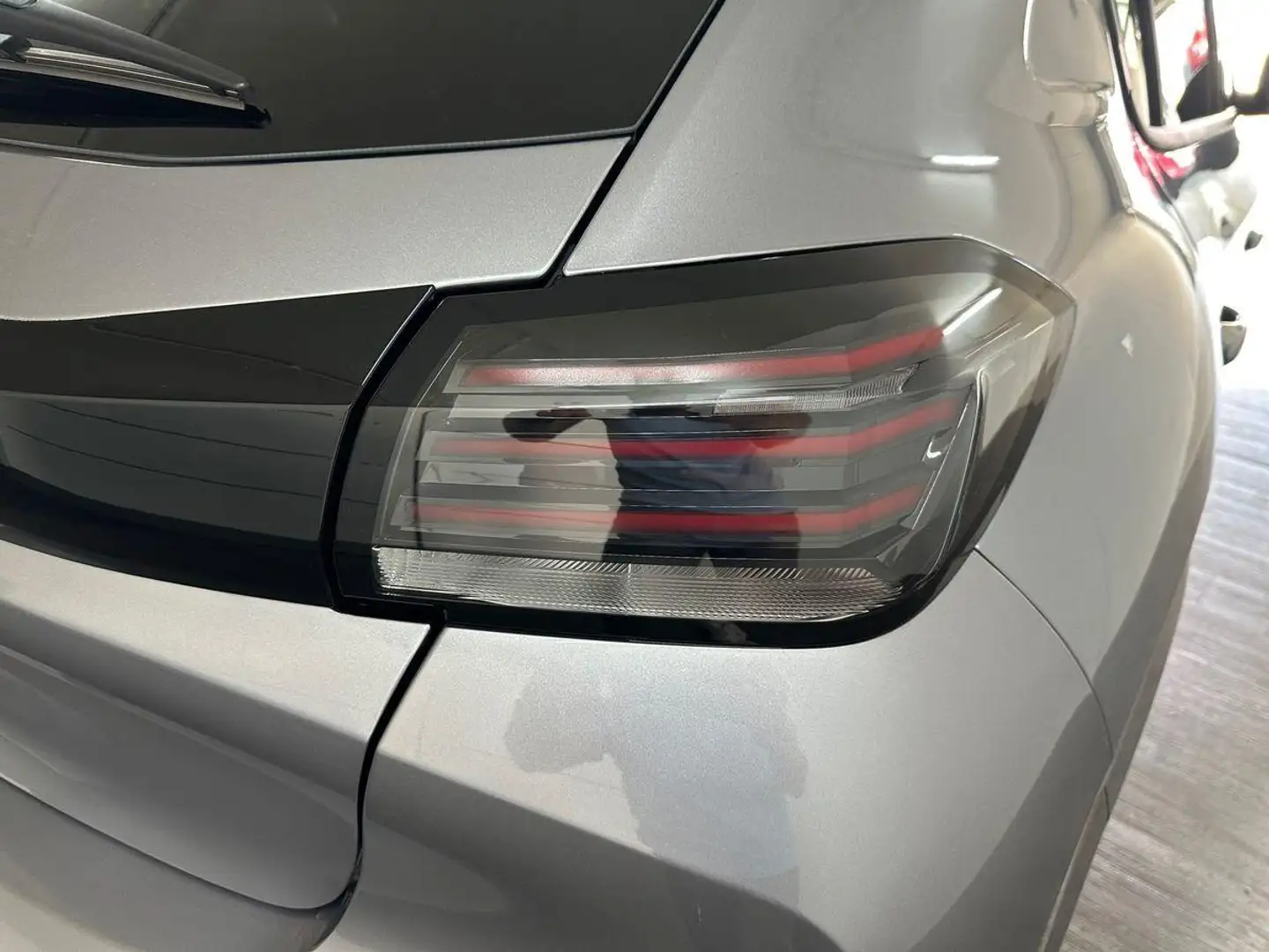 Peugeot 208 Allure 1.2 PT 100 ACC+SHZ+PDC vo.&hi.+CARplay Grau - 2