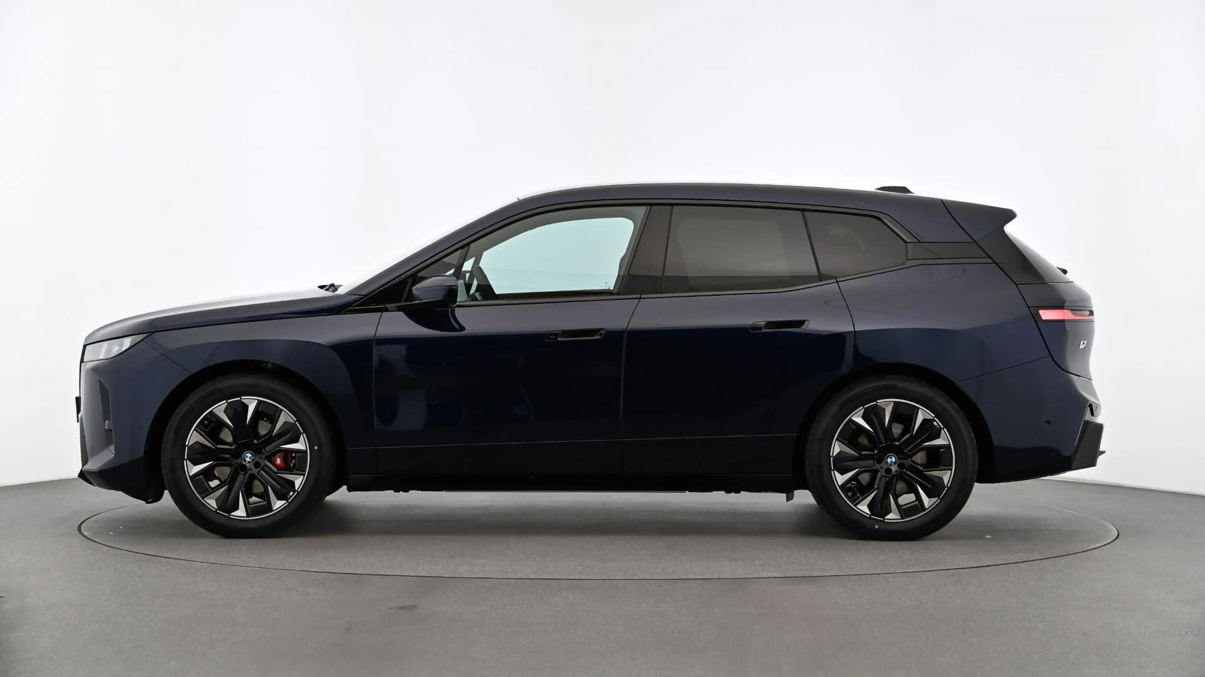 BMW iX xDrive45 — photo 4