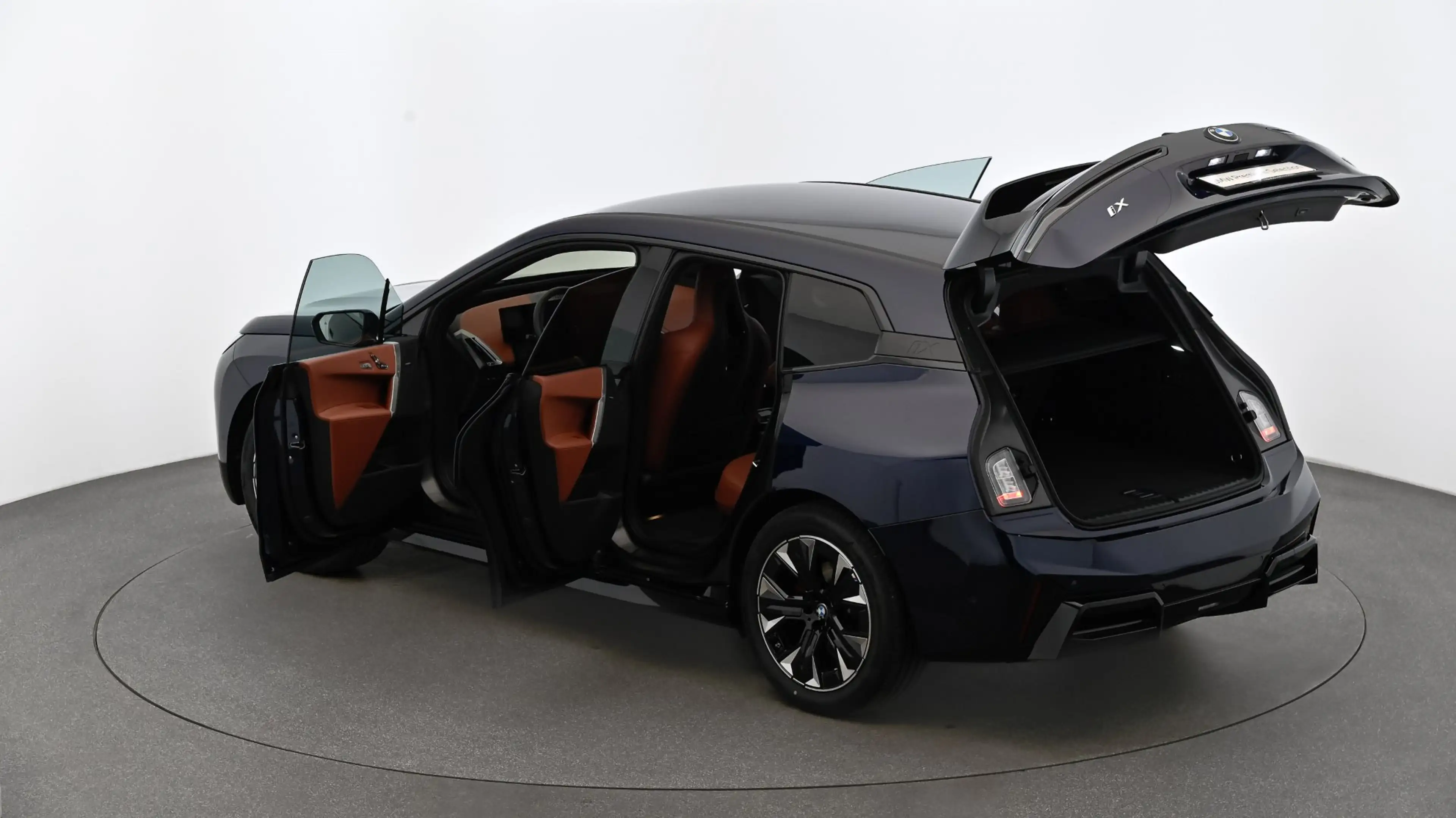 BMW iX xDrive45 — photo 11