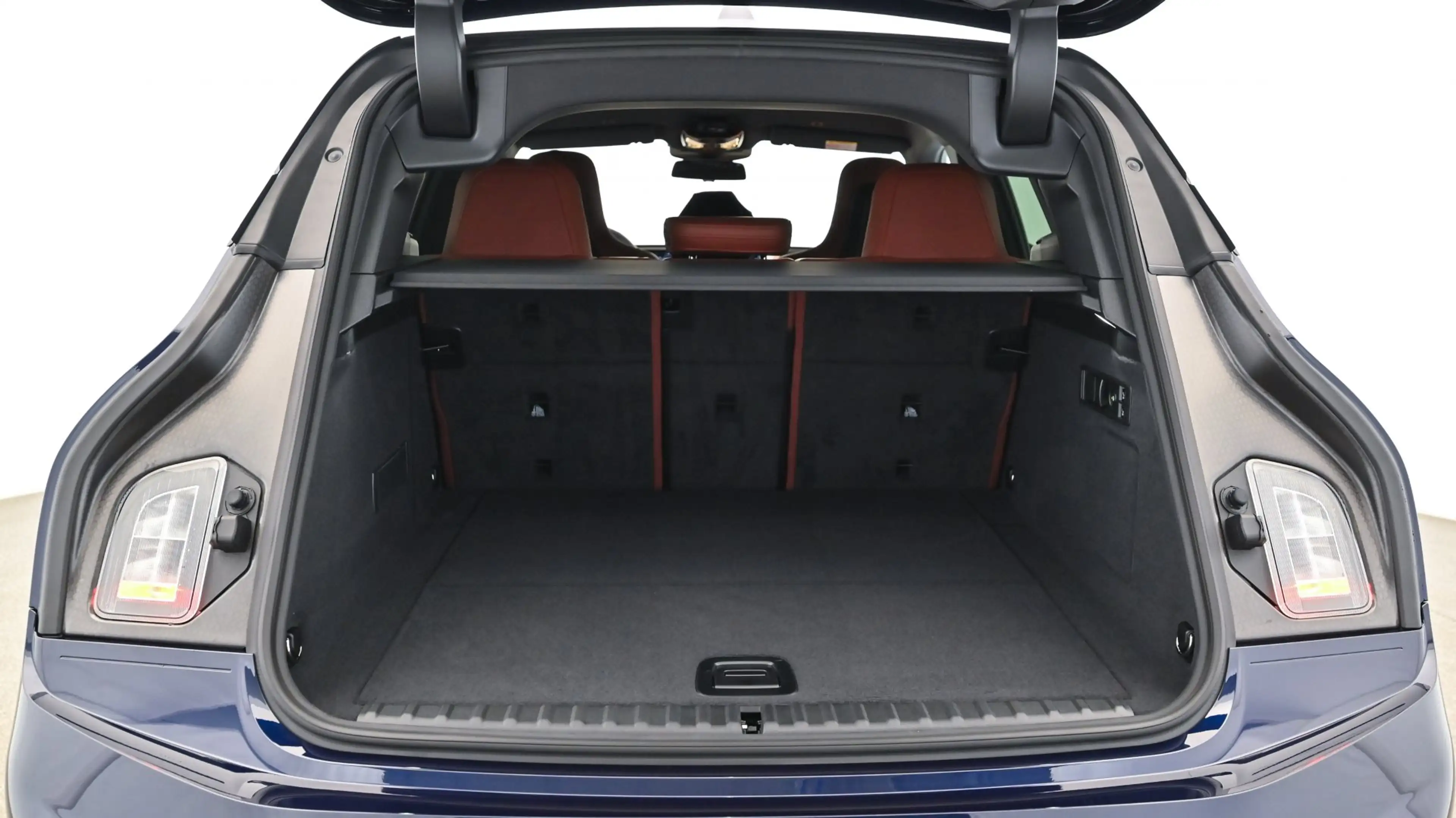 BMW iX xDrive45 — photo 13