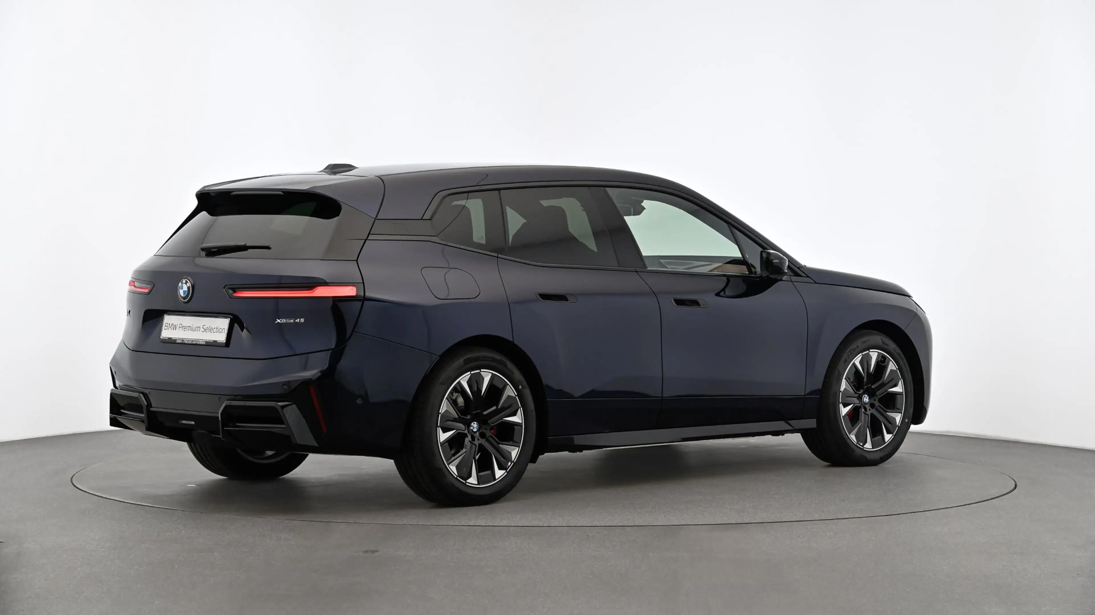 BMW iX xDrive45 — photo 9