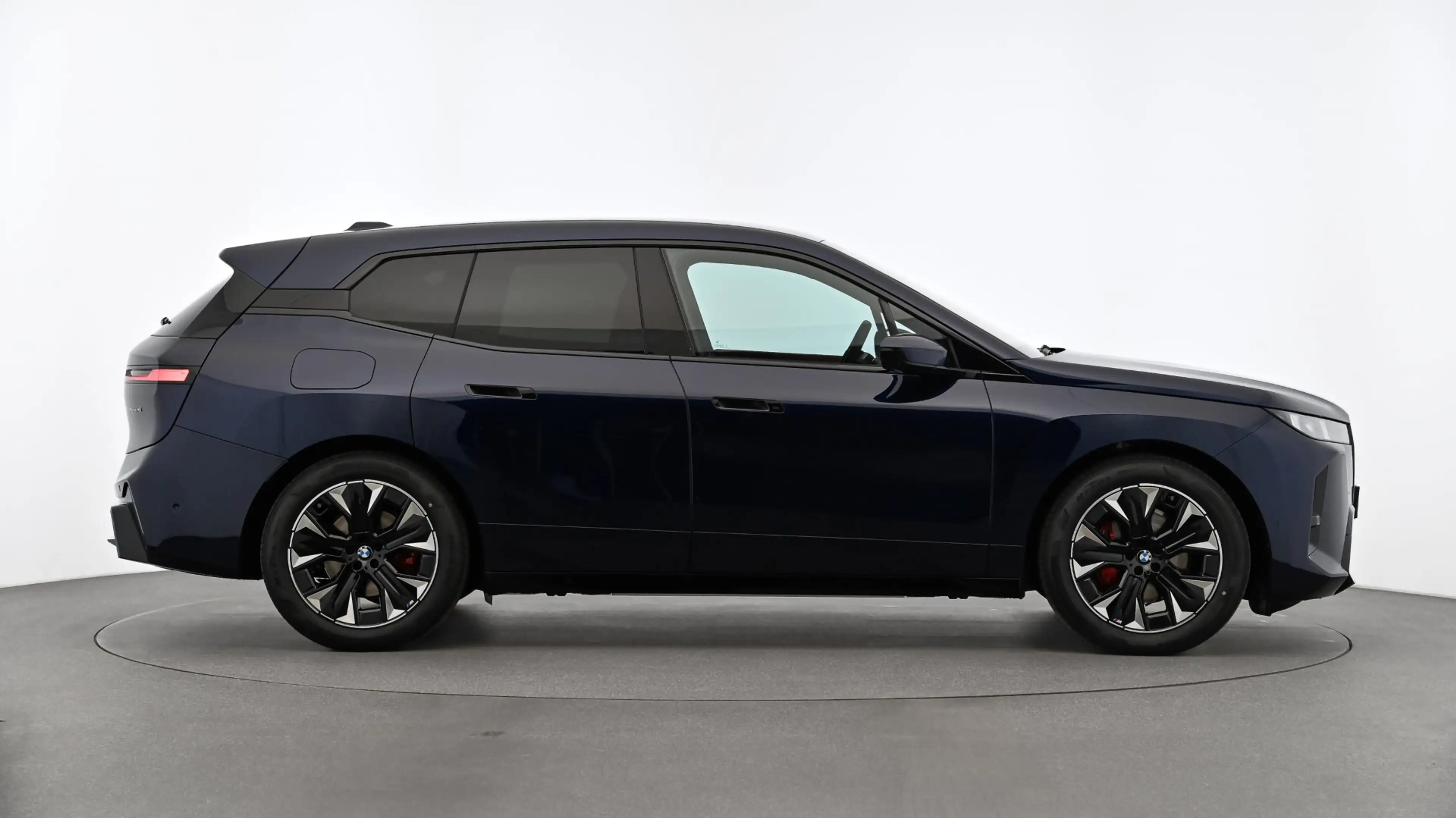 BMW iX xDrive45 — photo 8