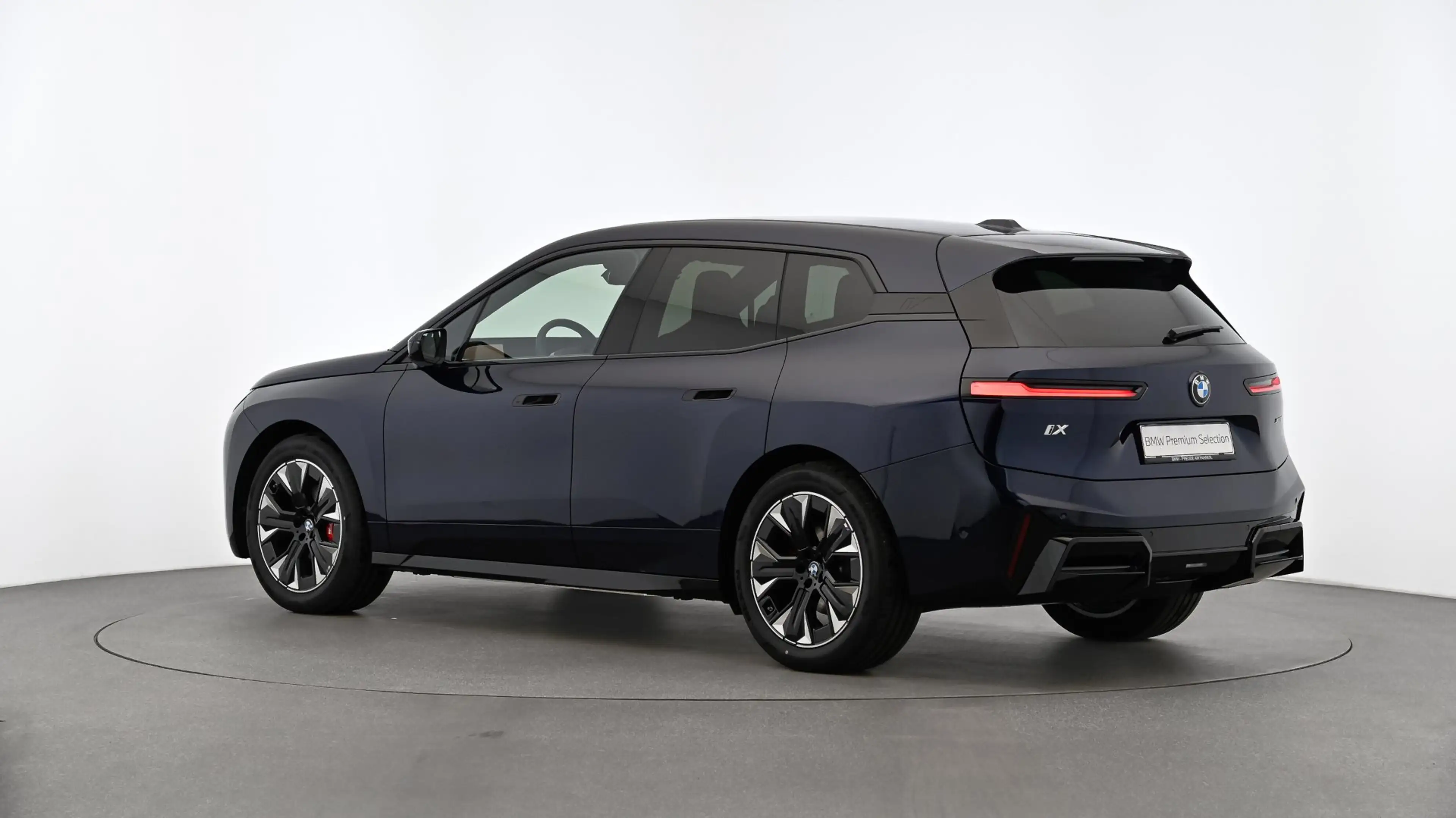 BMW iX xDrive45 — photo 3