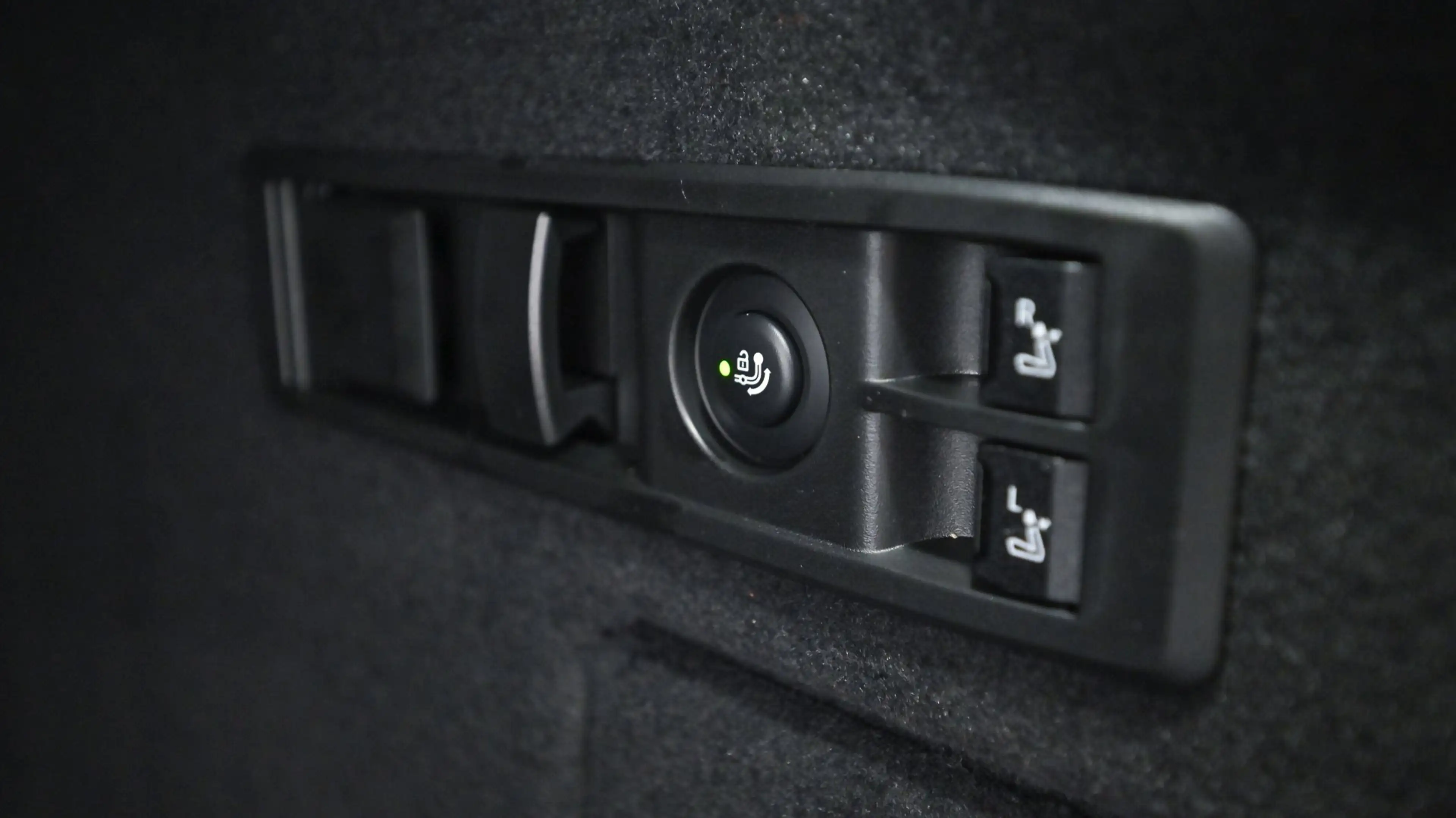BMW iX xDrive45 — photo 14