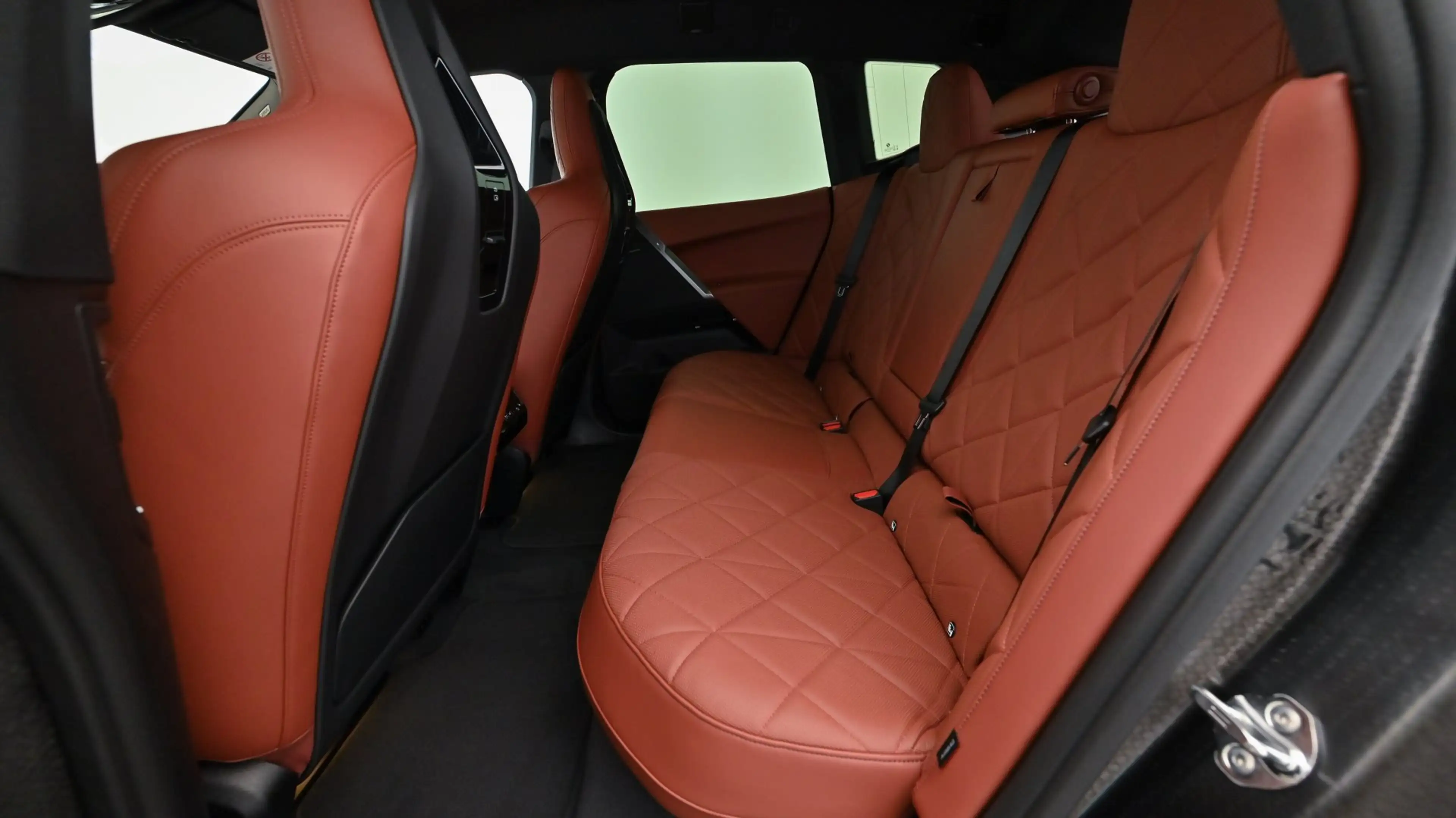 BMW iX xDrive45 — photo 15