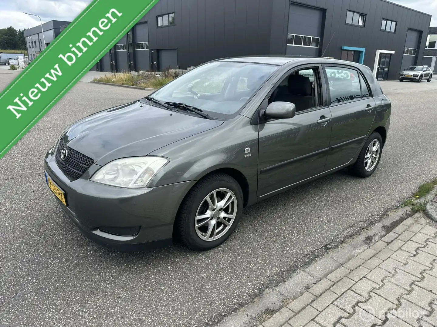 Toyota Corolla 1.6 VVT-i Linea Terra Grijs - 1
