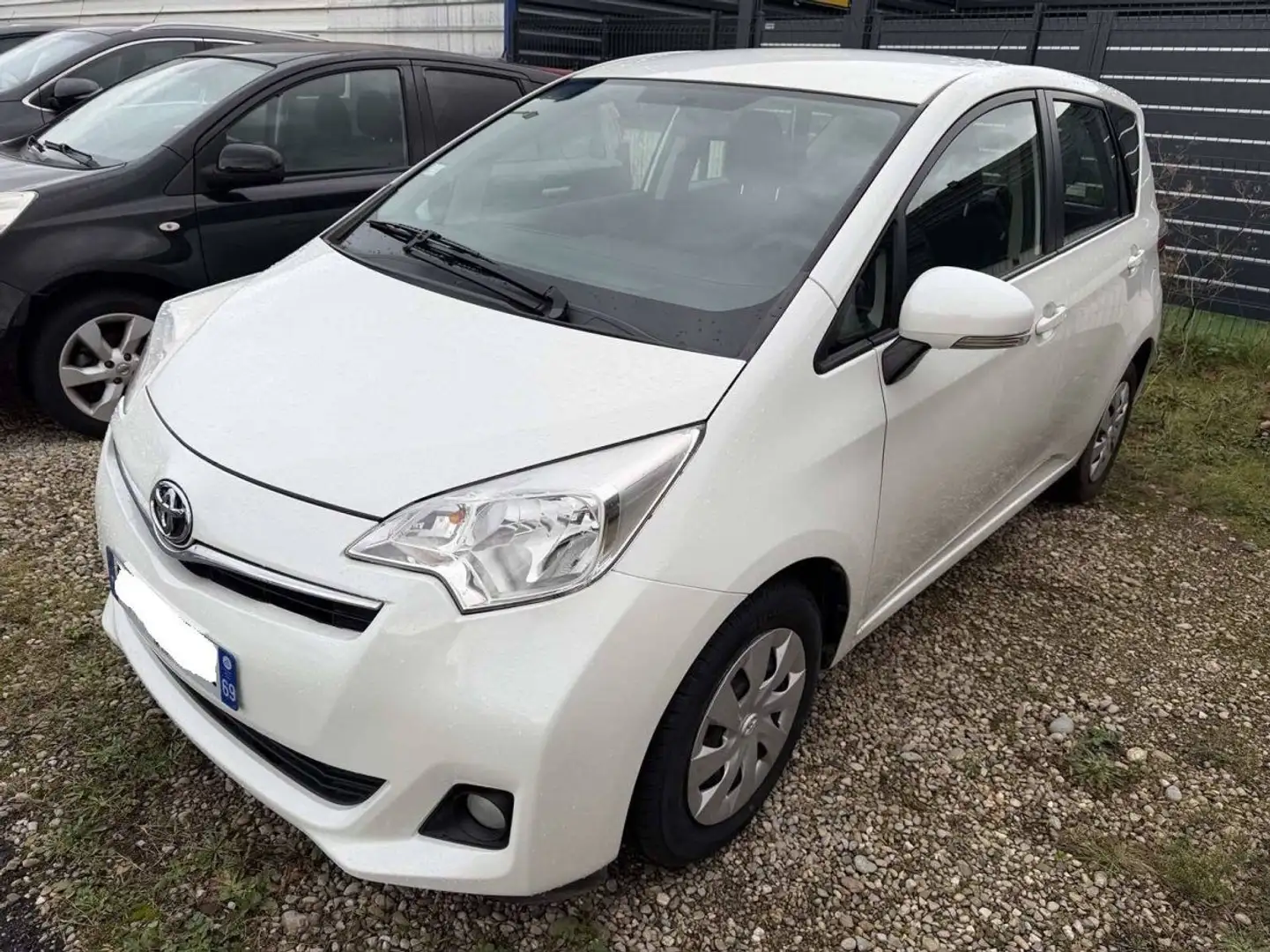 Toyota Verso Verso-S 100 VVT-i Dynamic Blanc - 2