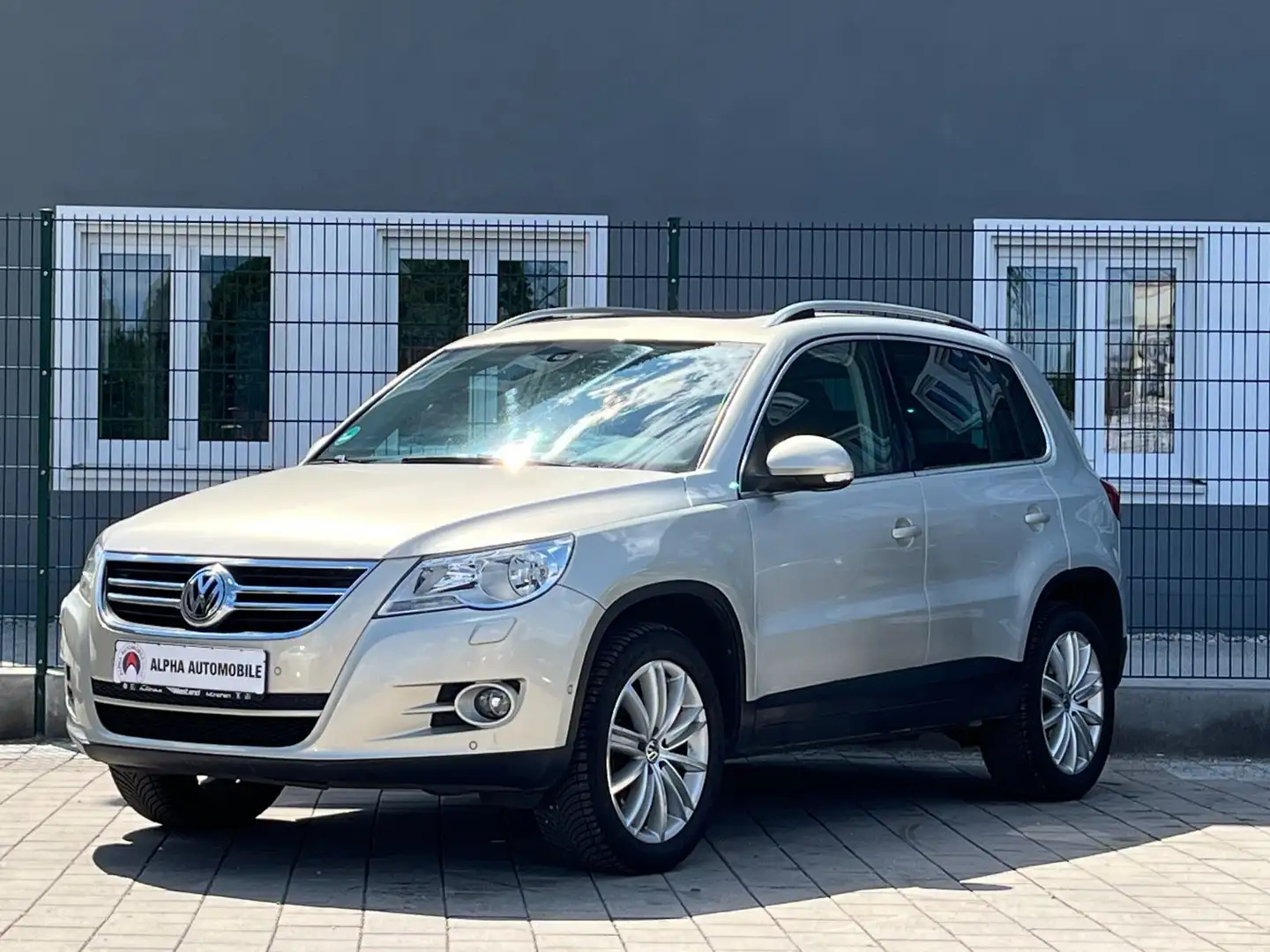 Volkswagen Tiguan Sport & Style 4Motion/KLIMA/4X4/PANO Or - 1
