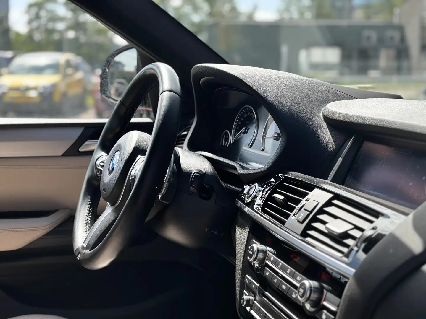 BMW X4 M40i High Executive | Carbon Black | Trekhaak | Ap Zwart - 2