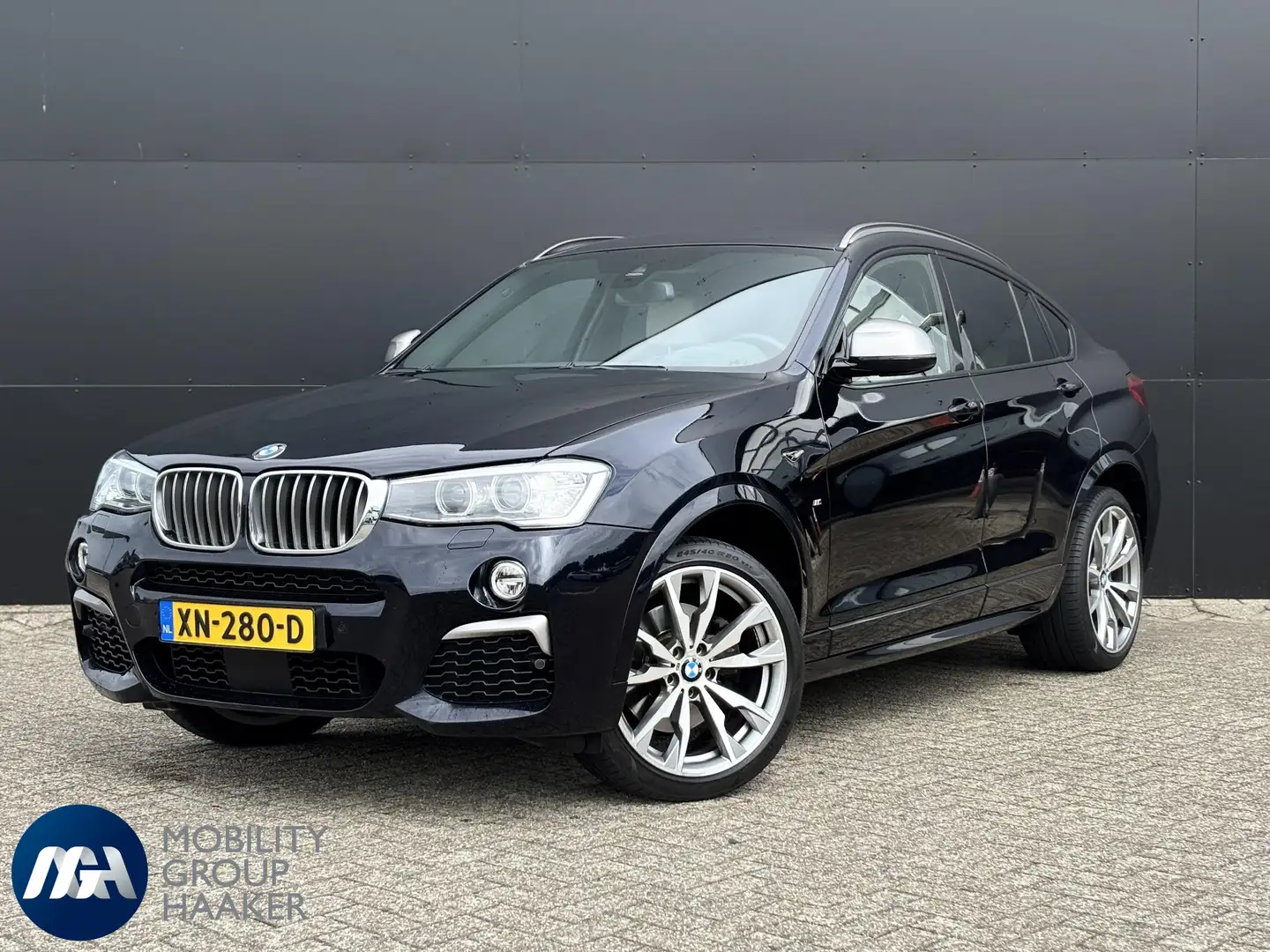 BMW X4 M40i High Executive | Carbon Black | Trekhaak | Ap Schwarz - 1